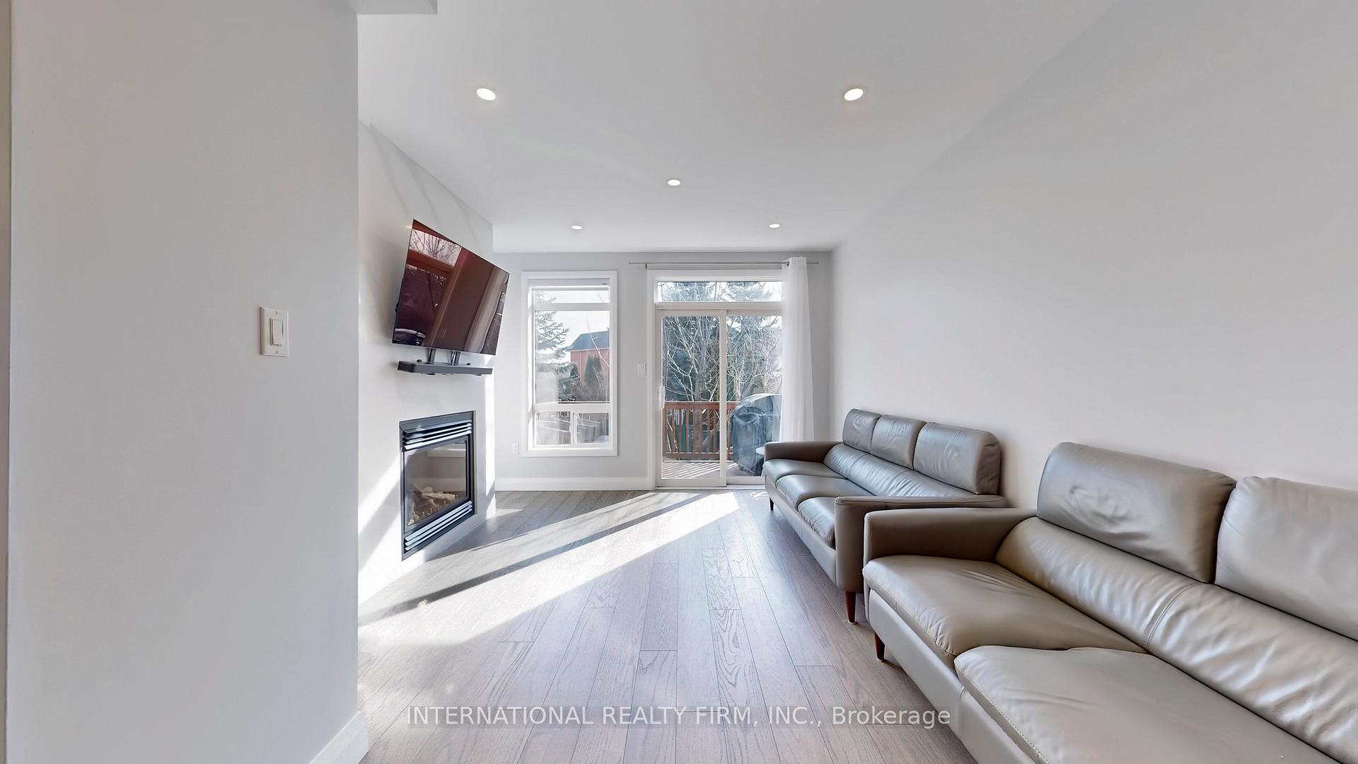 Photo 15 of 31 Haymer Drive, Vaughan, Maple — HOMEH