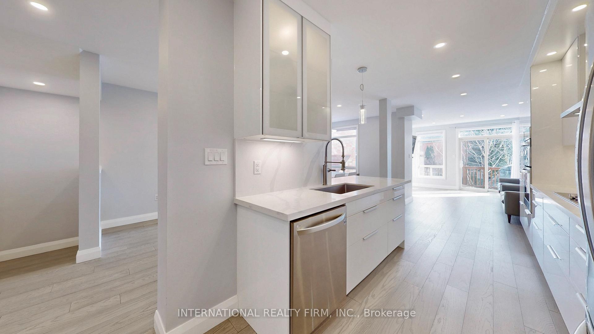 Photo 19 of 31 Haymer Drive, Vaughan, Maple — HOMEH