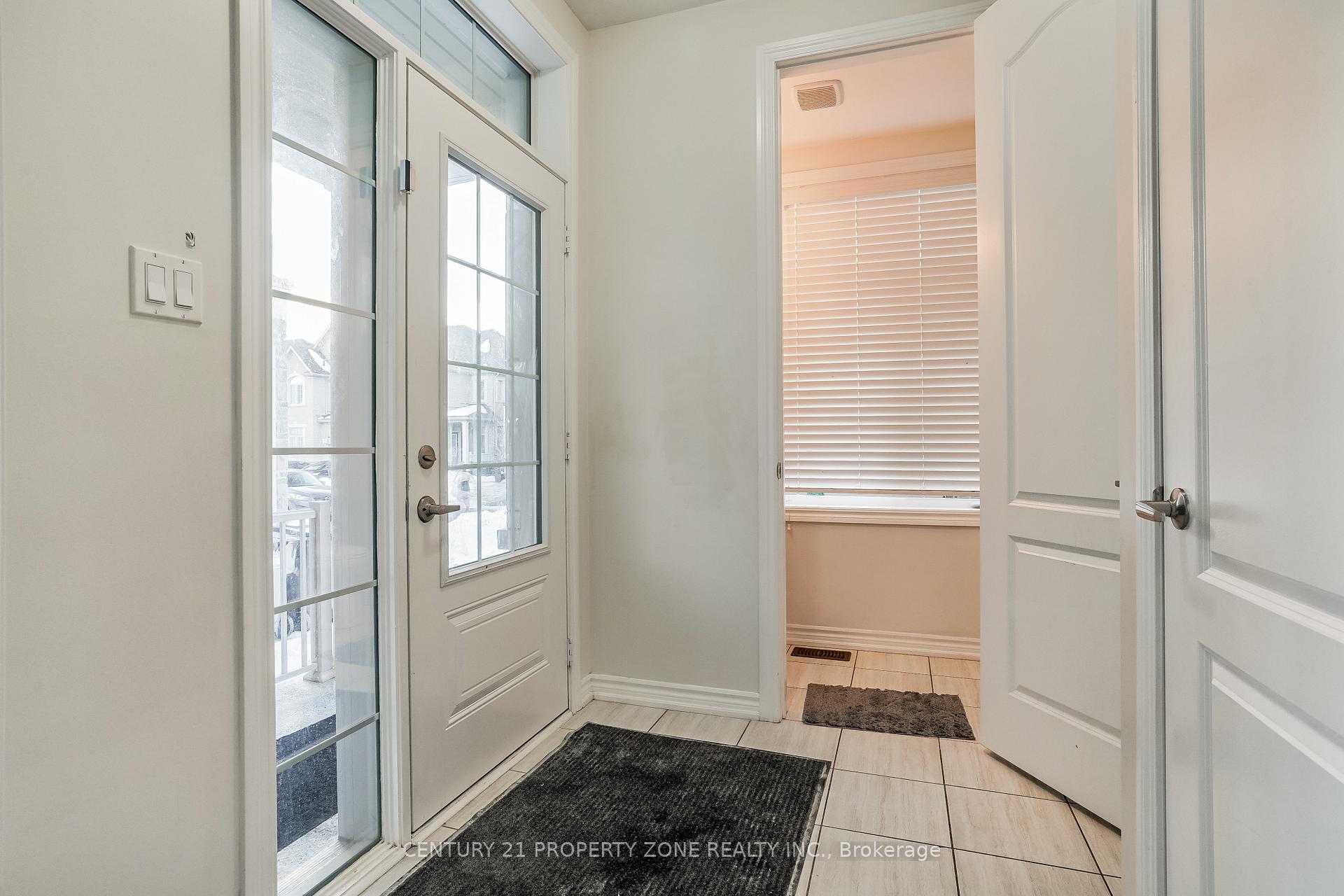 Photo 3 of Unit Upper, 38 Dolobram Trail, Brampton, Northwest Brampton — HOMEH