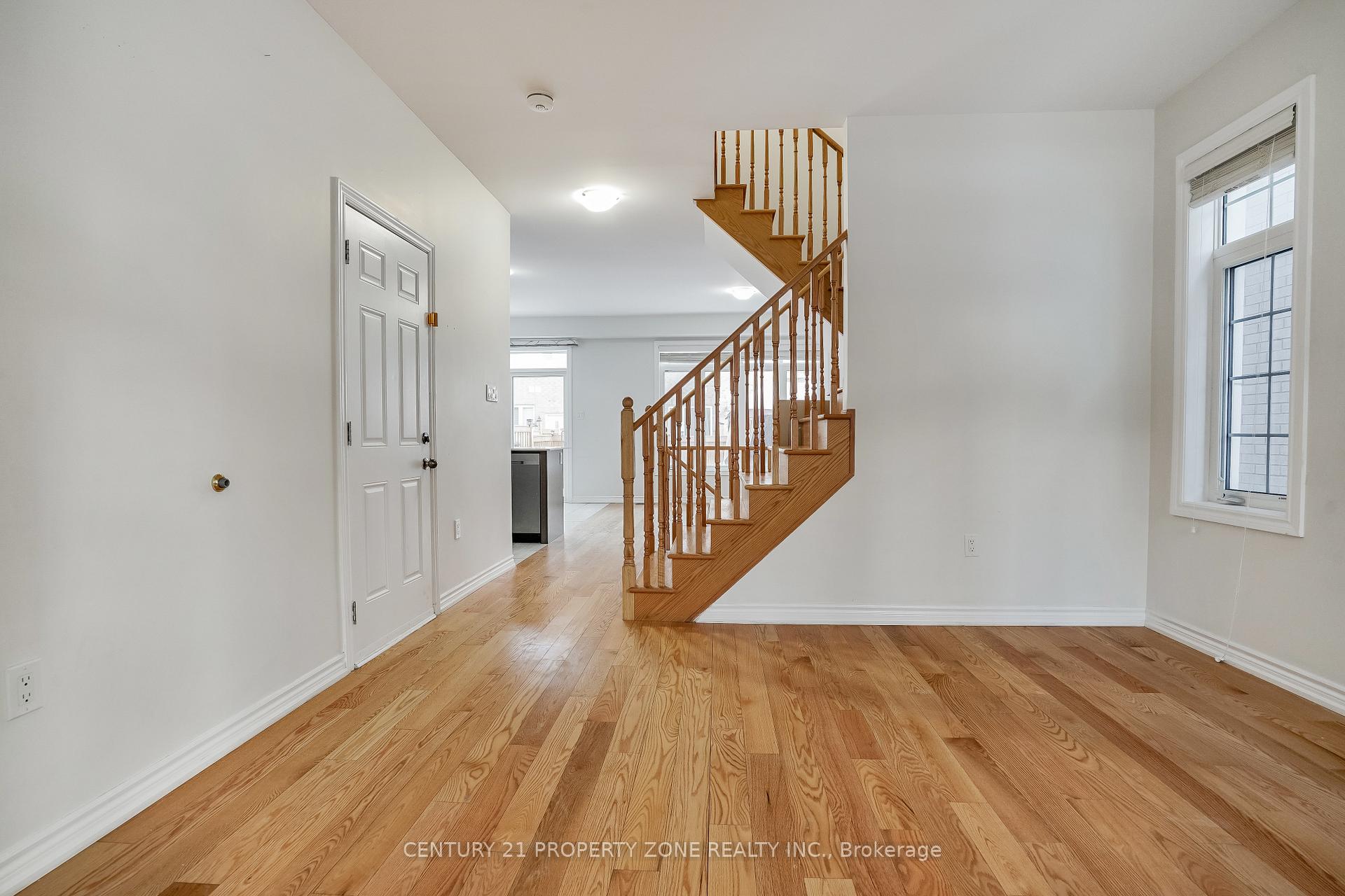 Photo 5 of Unit Upper, 38 Dolobram Trail, Brampton, Northwest Brampton — HOMEH