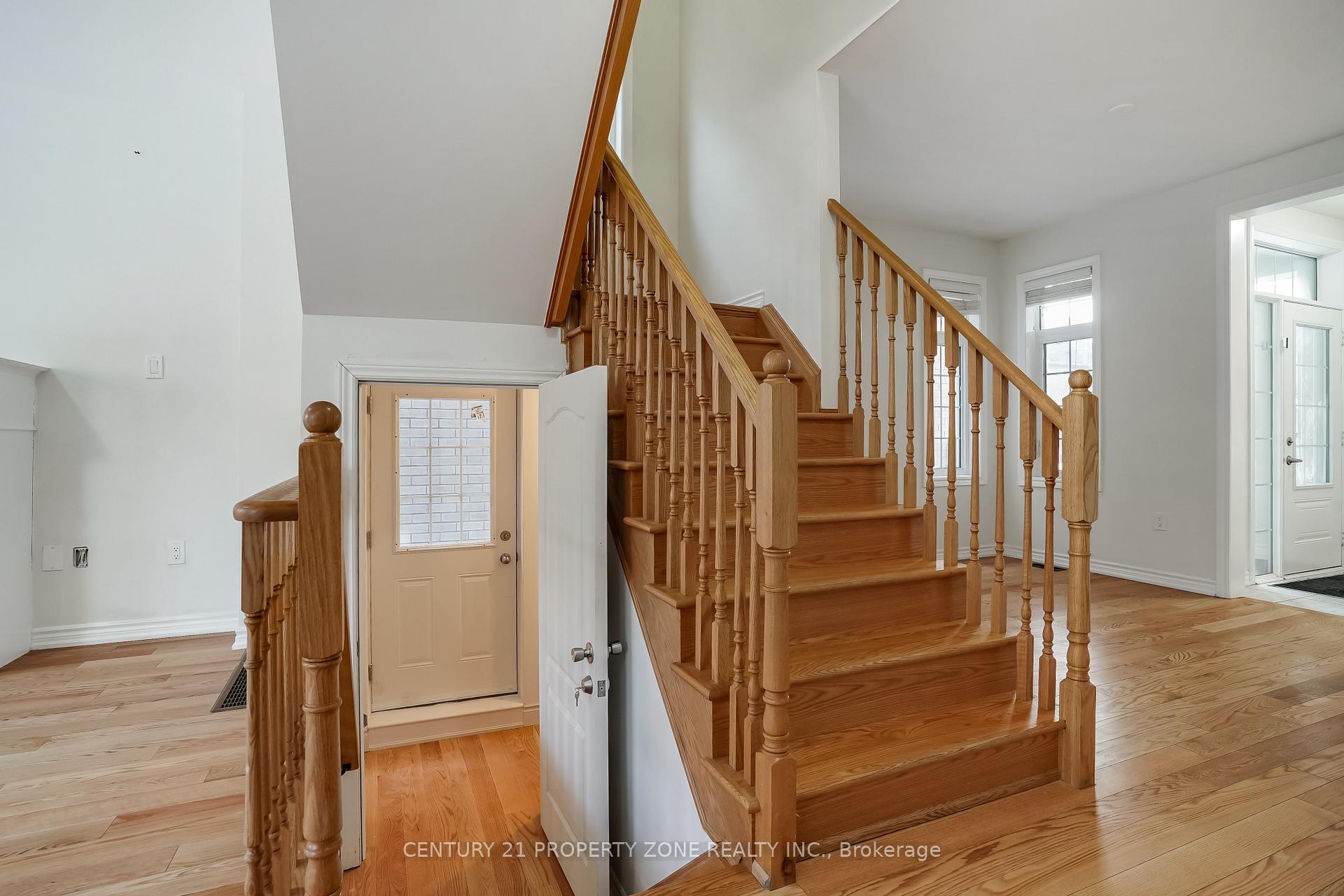 Photo 11 of Unit Upper, 38 Dolobram Trail, Brampton, Northwest Brampton — HOMEH