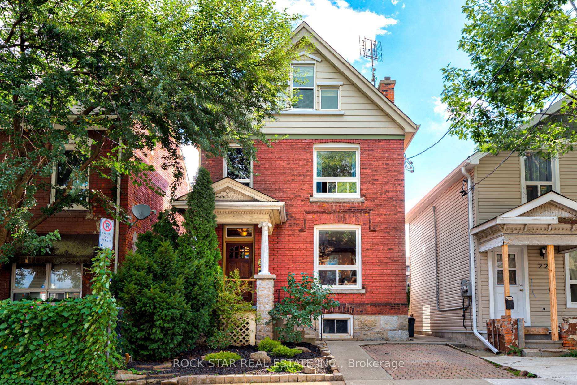 Front of 230 Mary Street