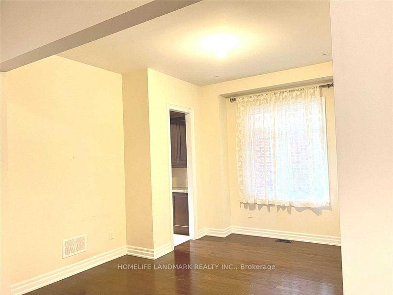Photo 4 of 111 Hamster Crescent, Aurora, Rural Aurora — HOMEH