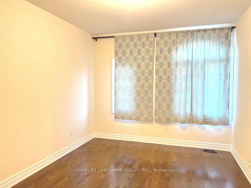 Photo 9 of 111 Hamster Crescent, Aurora, Rural Aurora — HOMEH