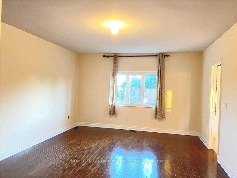 Photo 14 of 111 Hamster Crescent, Aurora, Rural Aurora — HOMEH