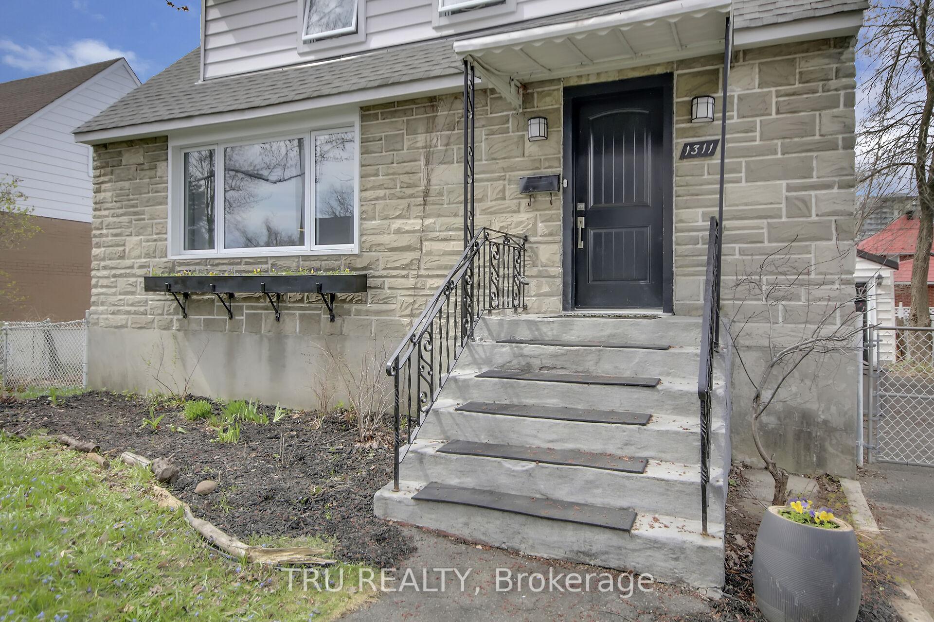 Photo 2 of 1311 Laperriere Avenue, Ottawa, Carlington — HOMEH