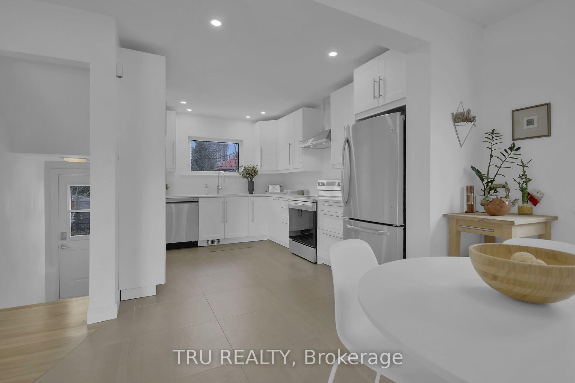 Photo 18 of 1311 Laperriere Avenue, Ottawa, Carlington — HOMEH