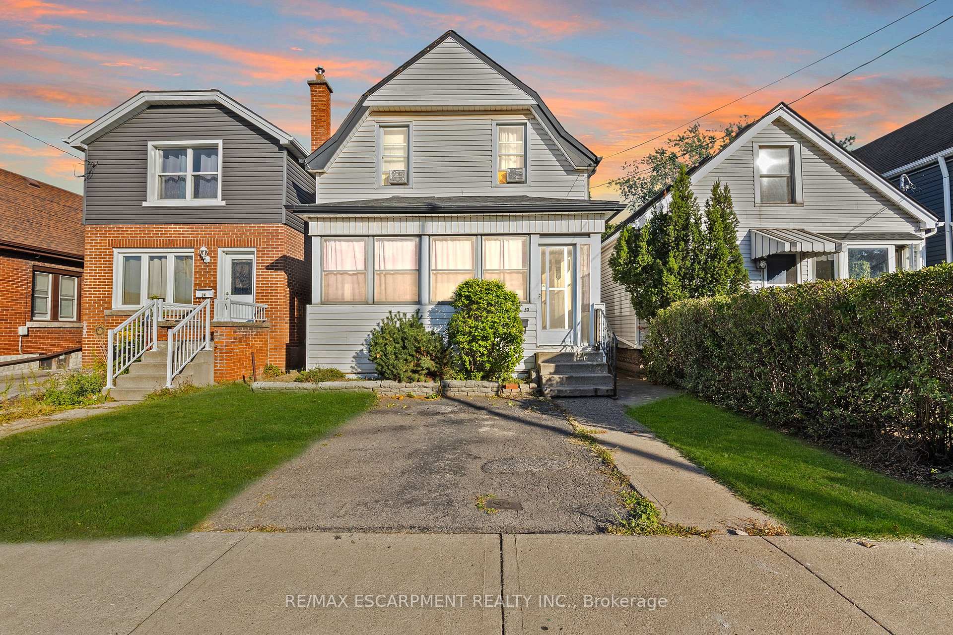 Photo 1 of 30 Frederick Avenue, Hamilton, Crown Point — HOMEH