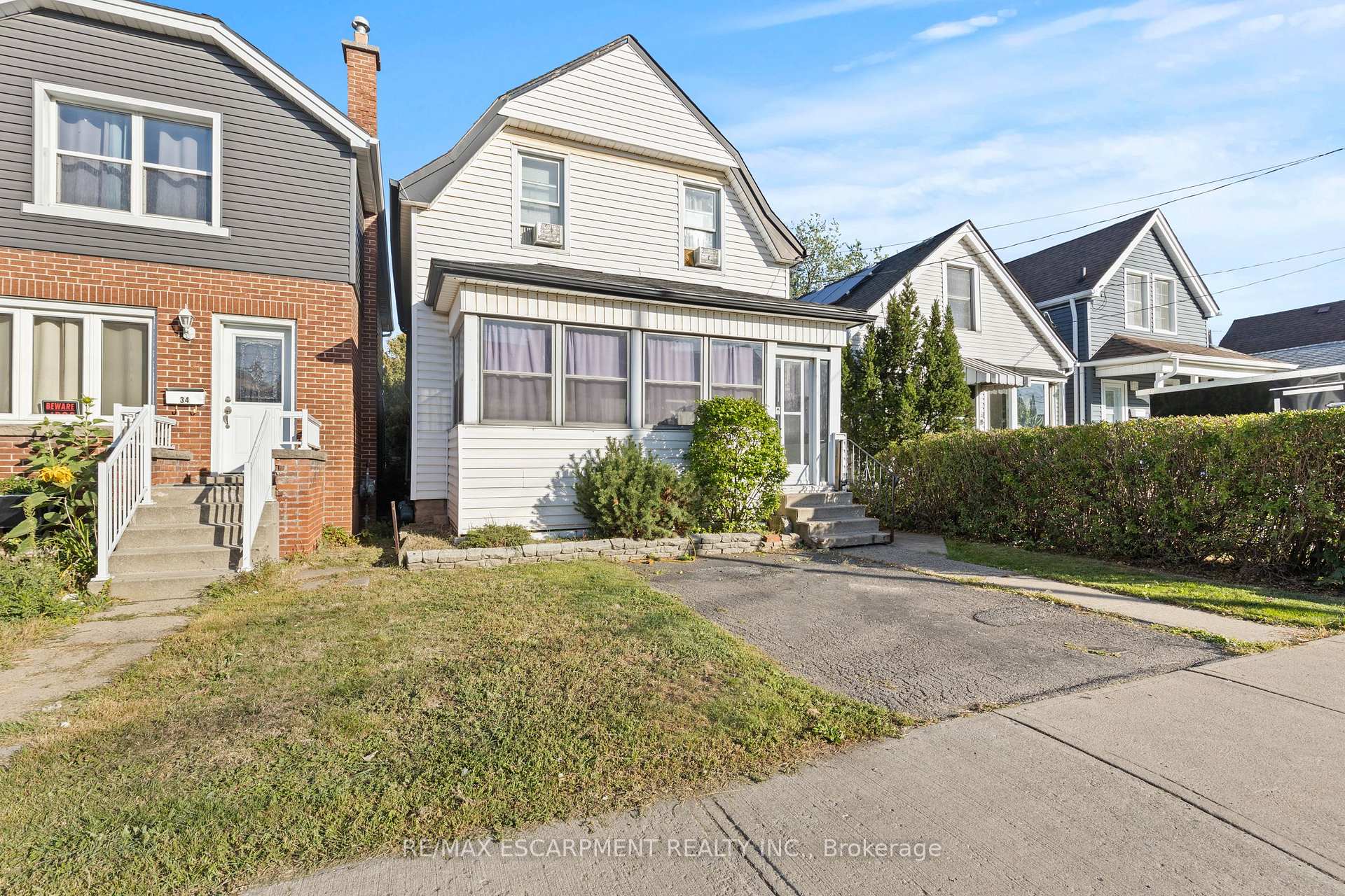 Photo 2 of 30 Frederick Avenue, Hamilton, Crown Point — HOMEH