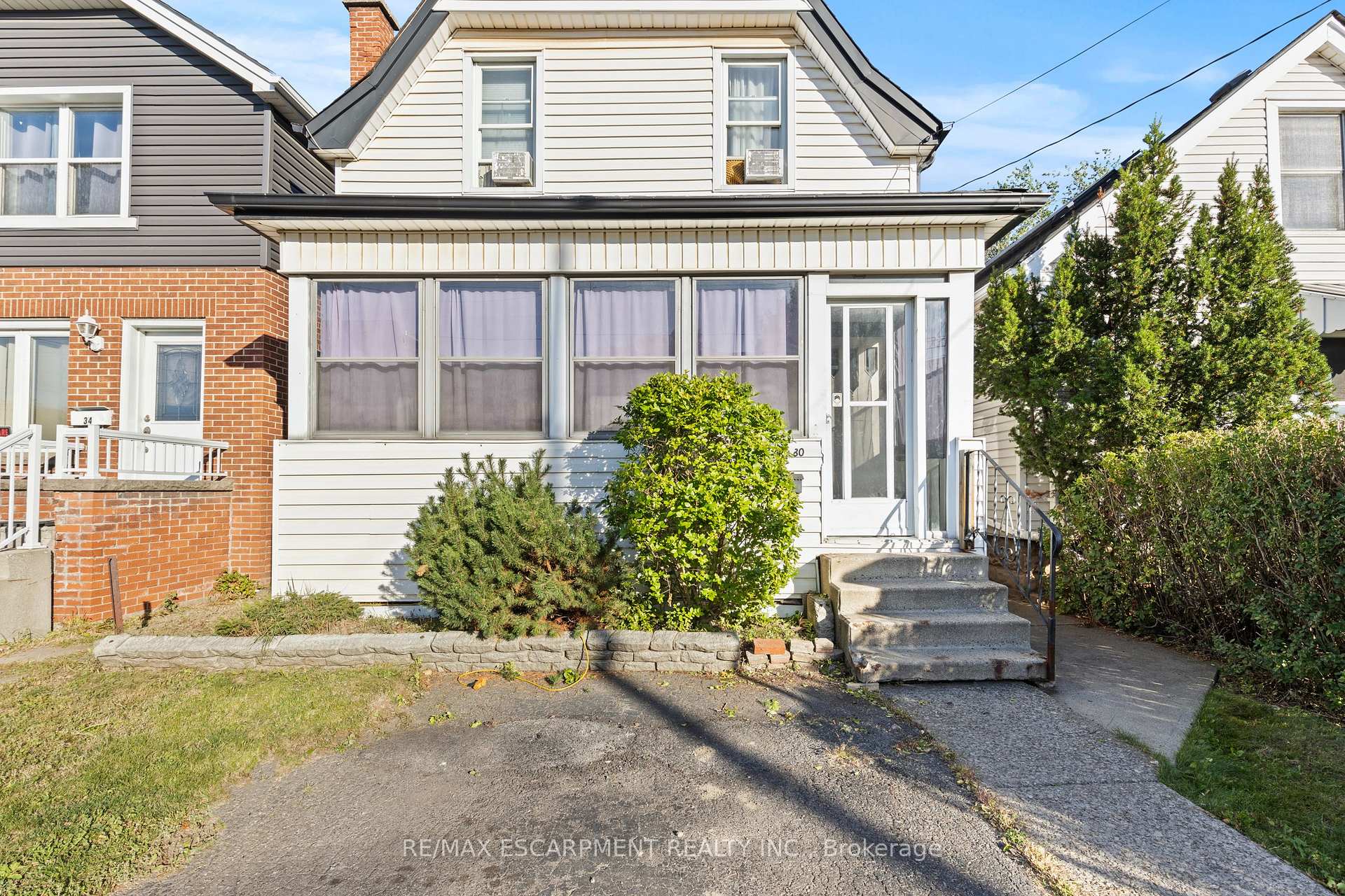 Photo 3 of 30 Frederick Avenue, Hamilton, Crown Point — HOMEH