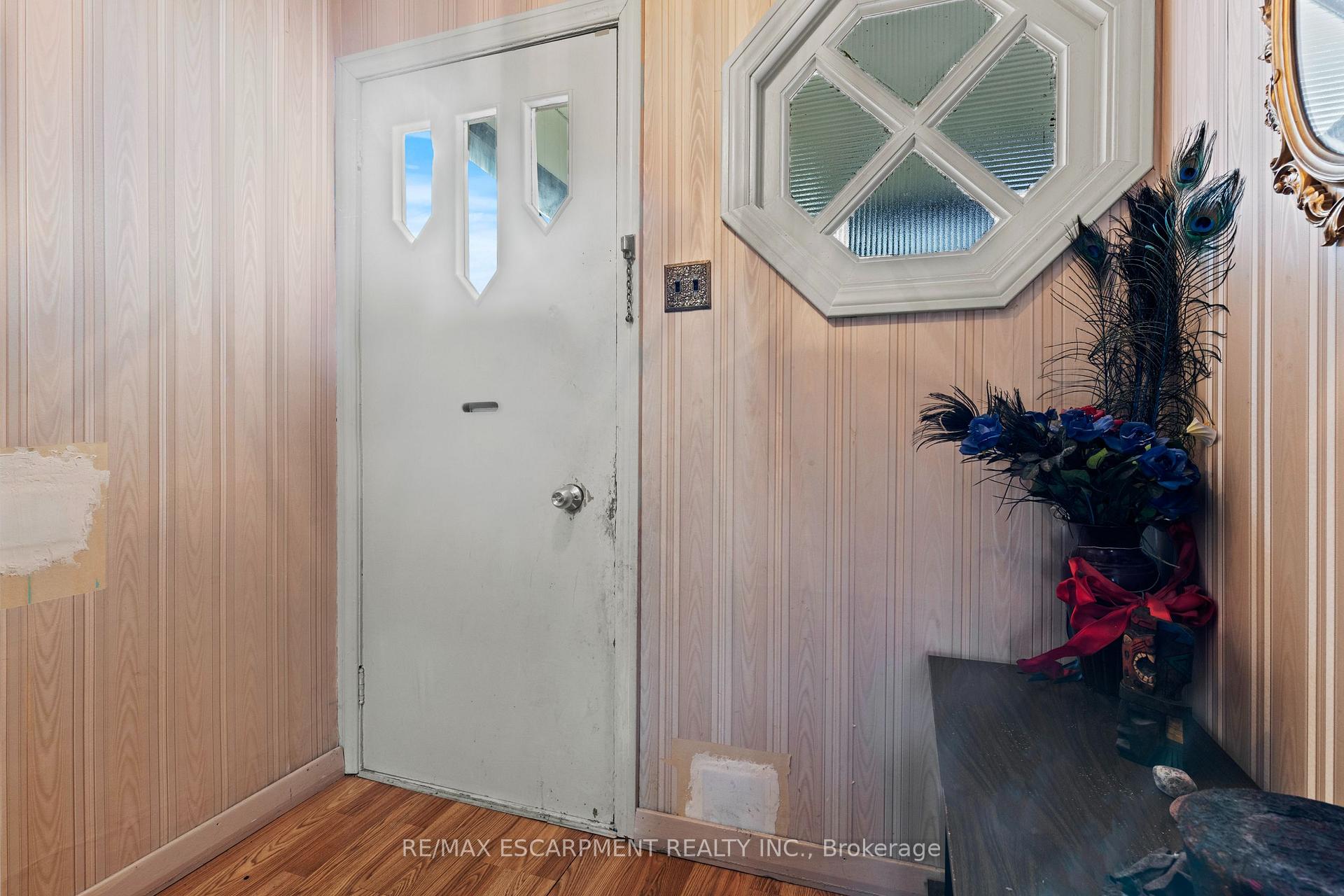 Photo 5 of 30 Frederick Avenue, Hamilton, Crown Point — HOMEH