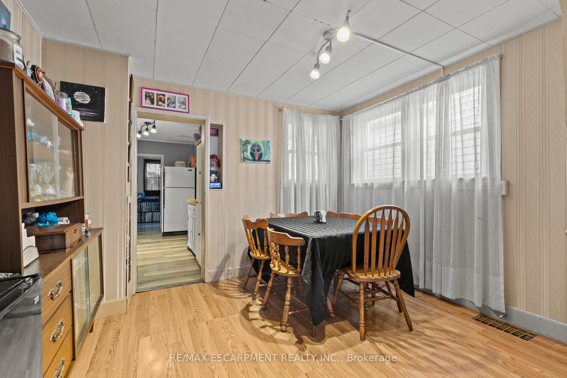 Photo 7 of 30 Frederick Avenue, Hamilton, Crown Point — HOMEH