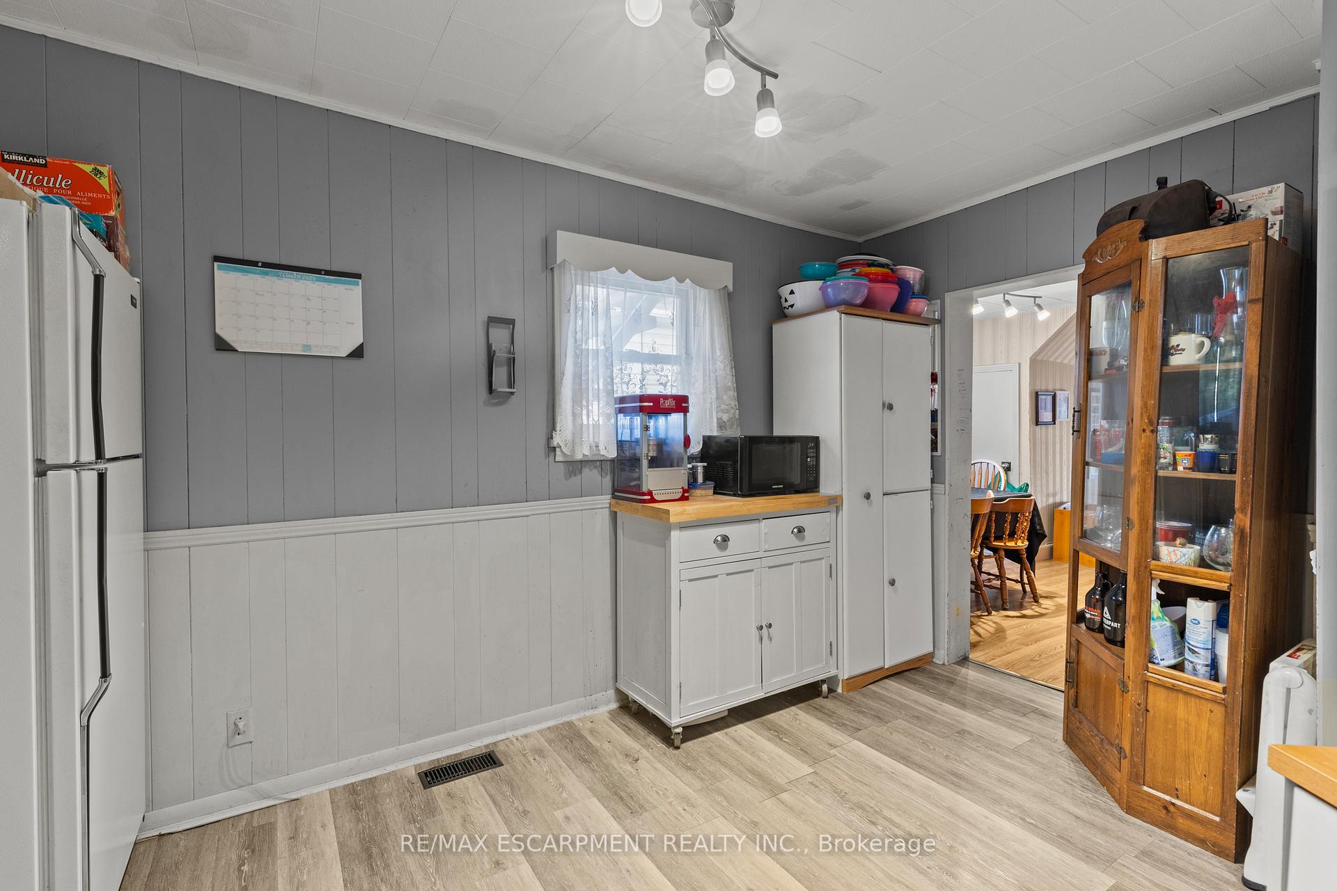 Photo 8 of 30 Frederick Avenue, Hamilton, Crown Point — HOMEH