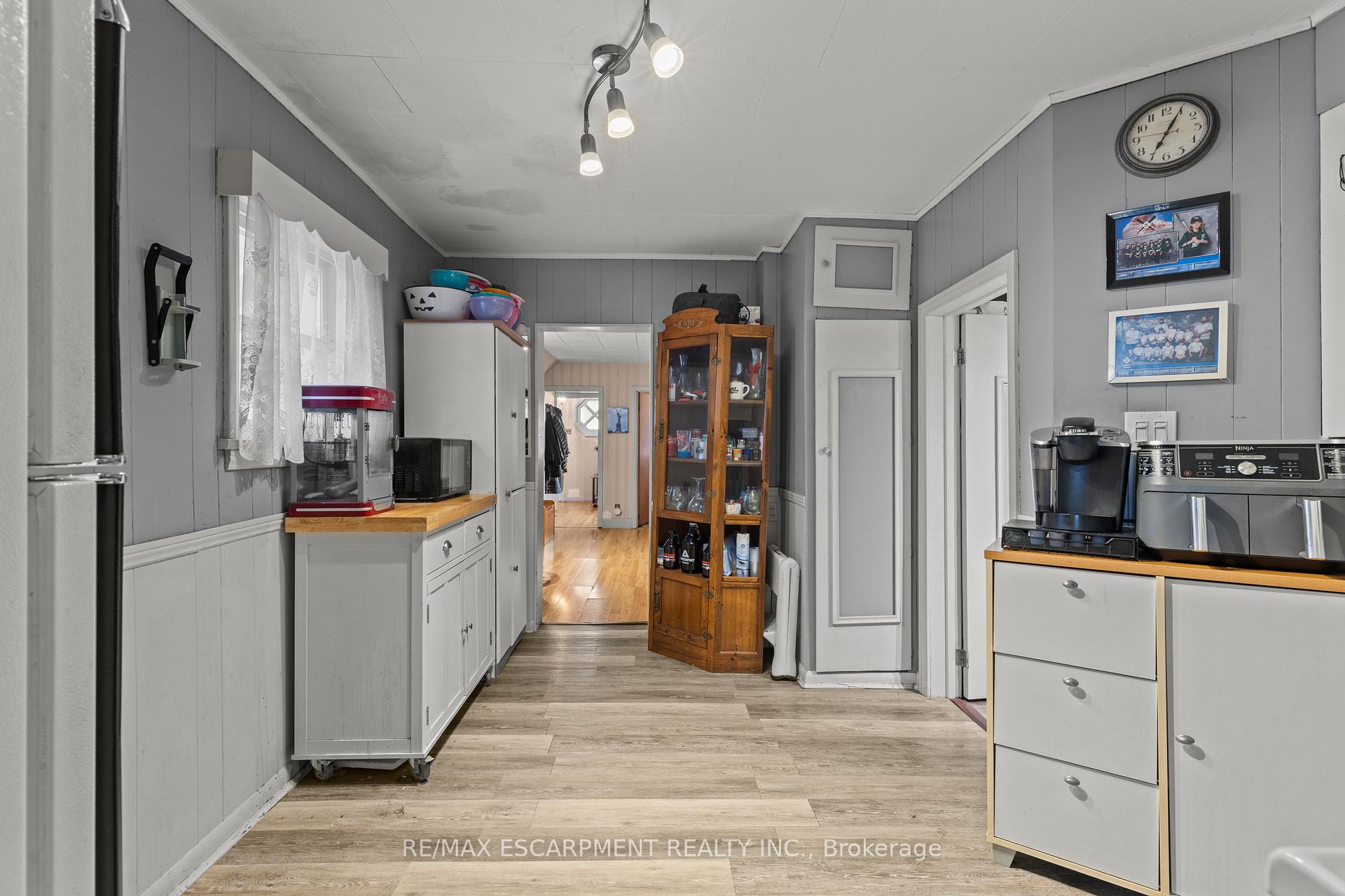 Photo 9 of 30 Frederick Avenue, Hamilton, Crown Point — HOMEH
