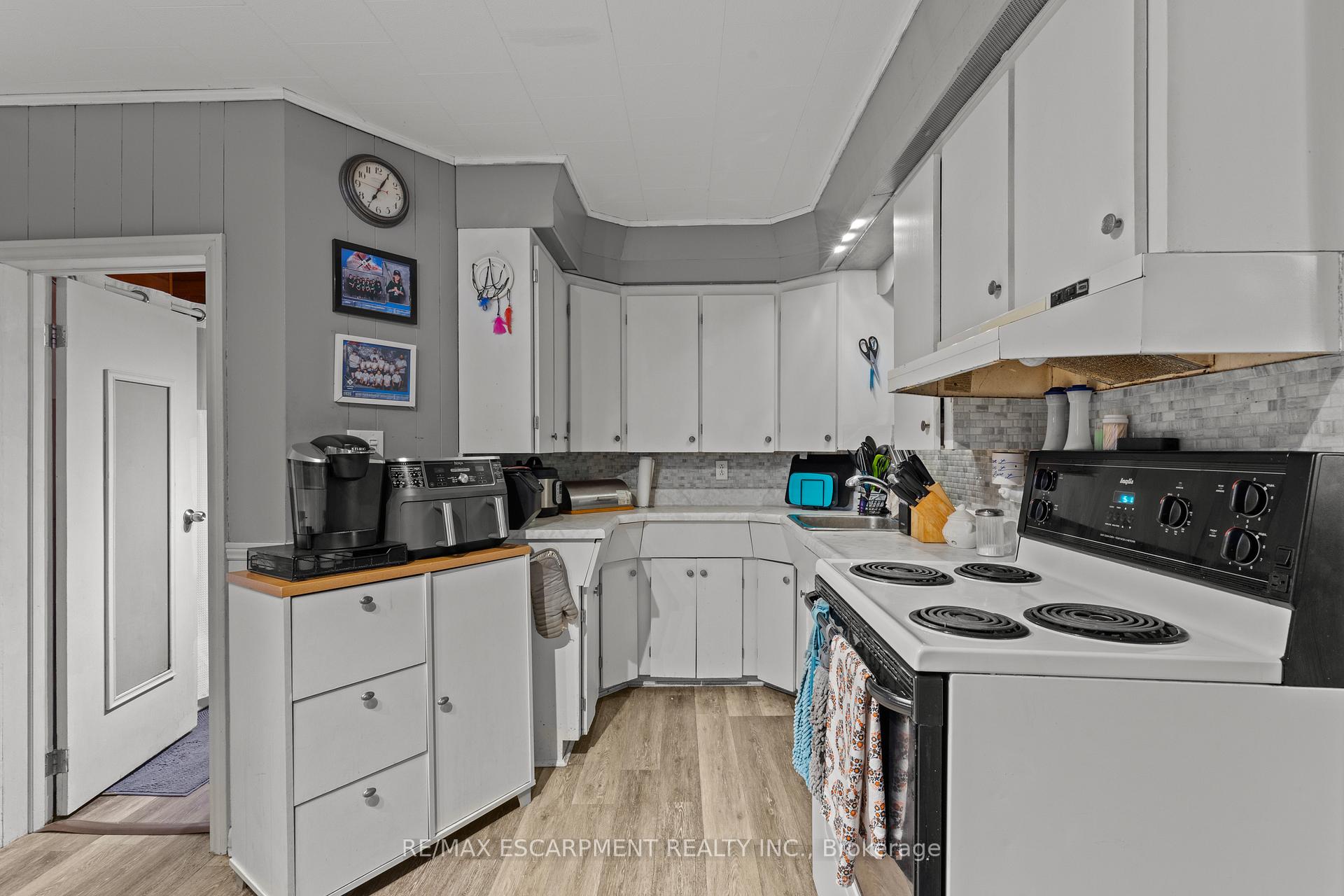 Photo 11 of 30 Frederick Avenue, Hamilton, Crown Point — HOMEH