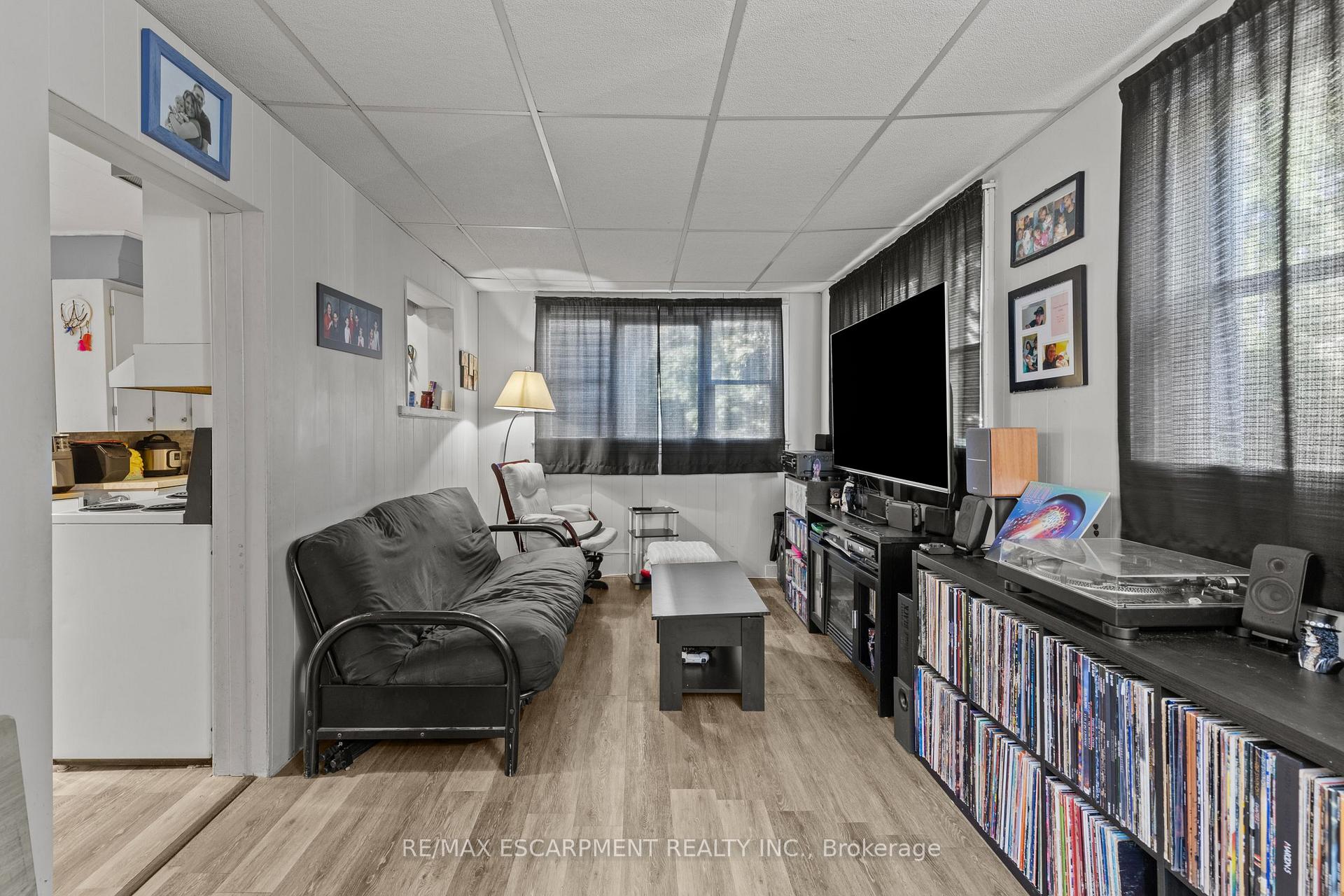 Photo 13 of 30 Frederick Avenue, Hamilton, Crown Point — HOMEH