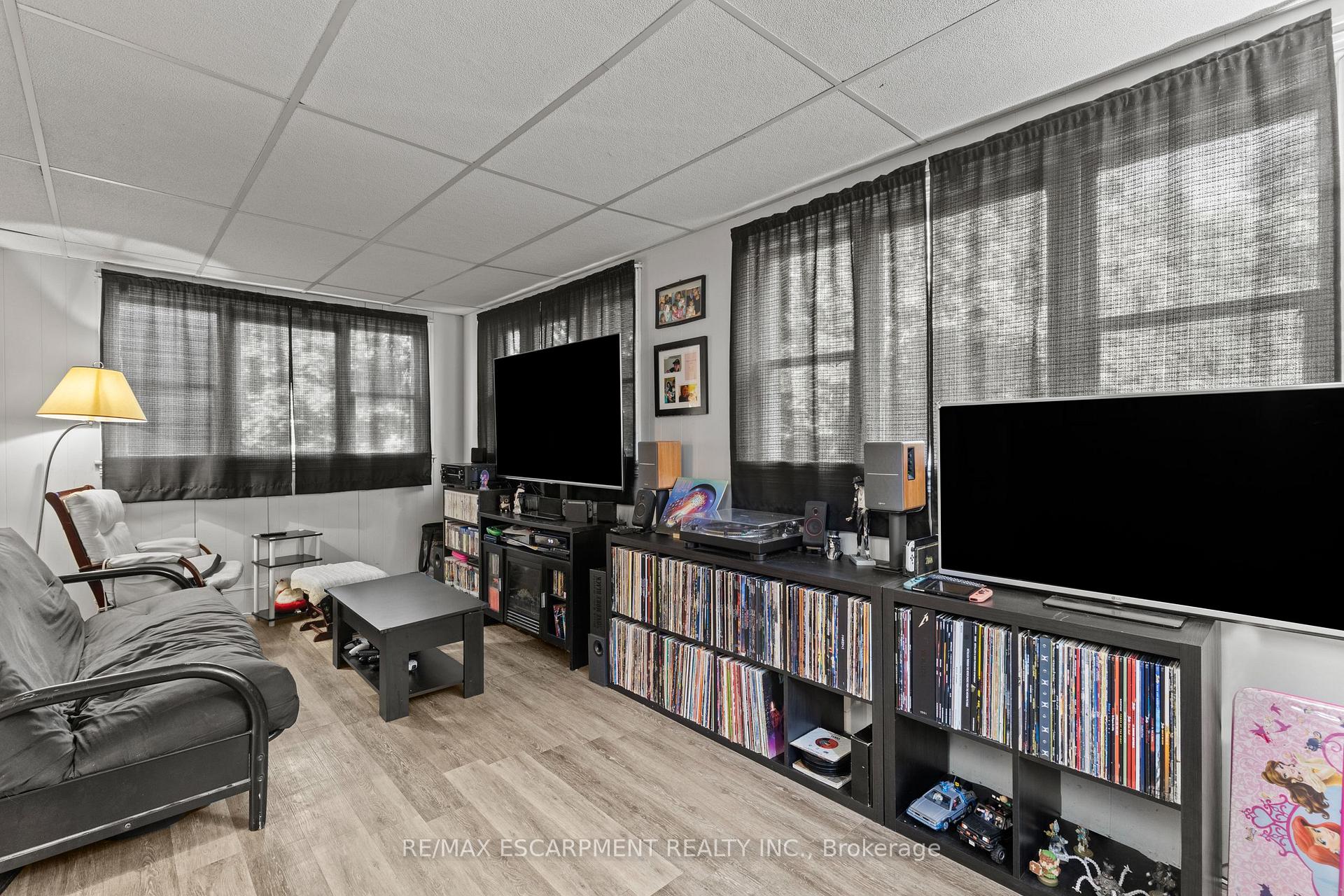 Photo 14 of 30 Frederick Avenue, Hamilton, Crown Point — HOMEH