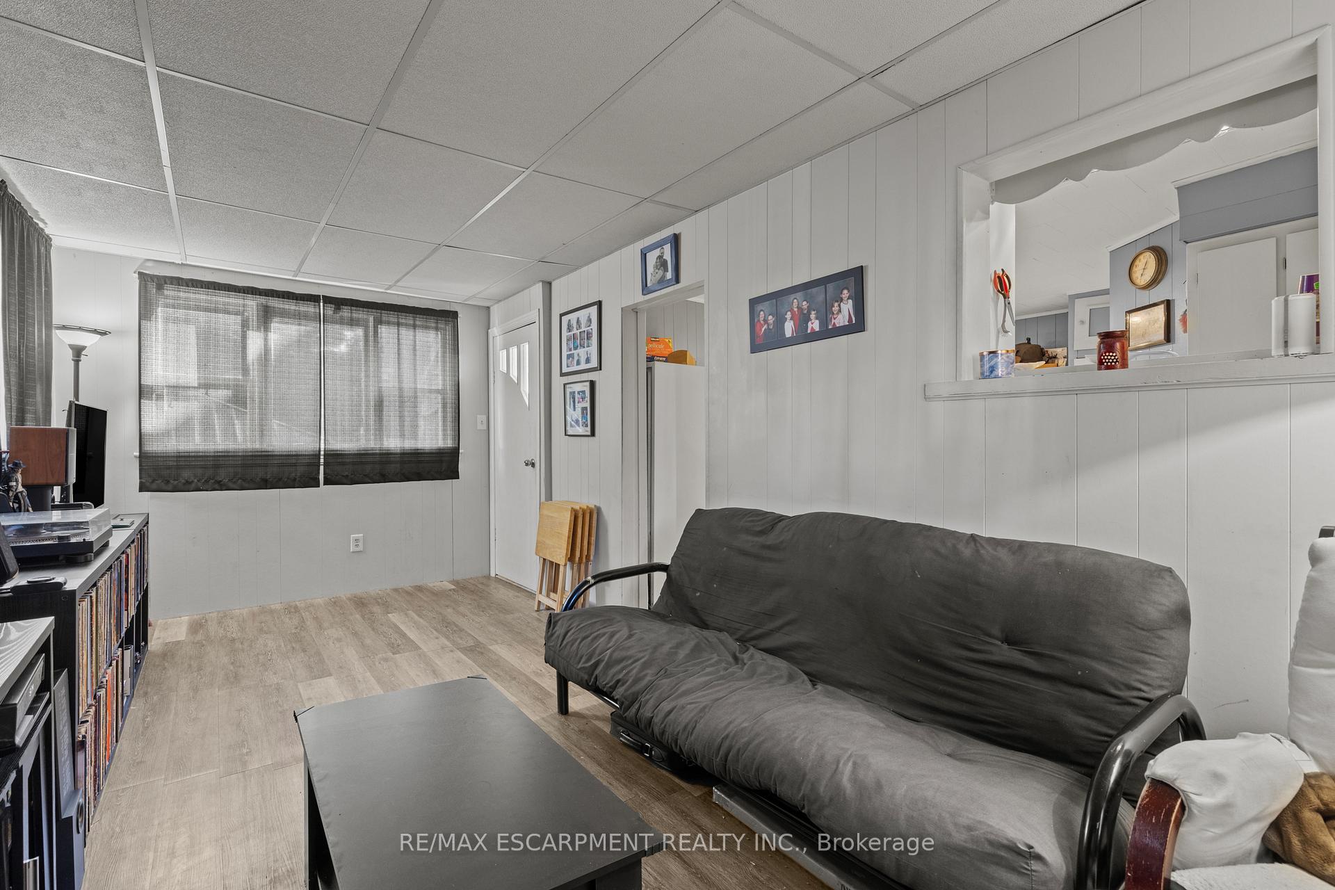 Photo 15 of 30 Frederick Avenue, Hamilton, Crown Point — HOMEH