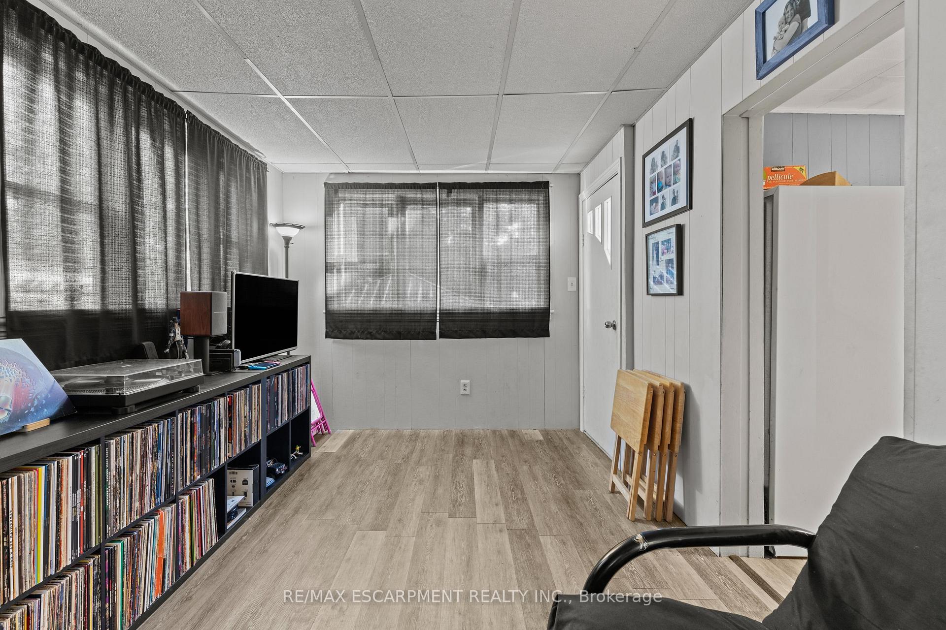 Photo 16 of 30 Frederick Avenue, Hamilton, Crown Point — HOMEH
