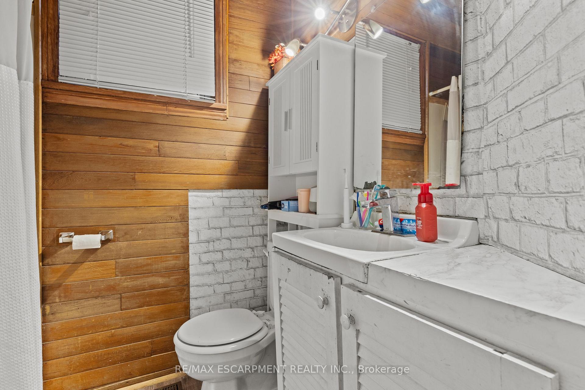 Photo 17 of 30 Frederick Avenue, Hamilton, Crown Point — HOMEH