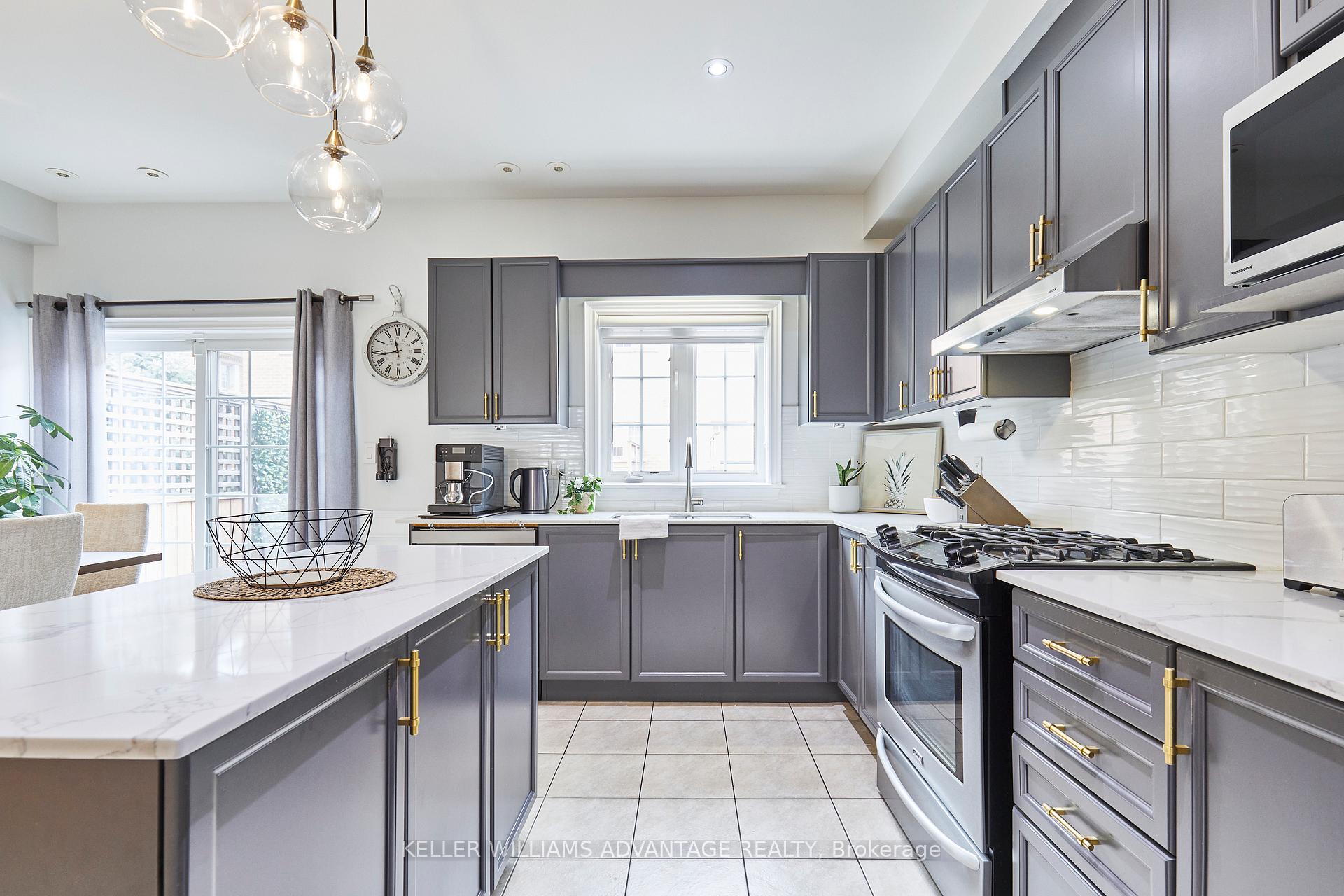Photo 11 of 16 Isaac Devins Avenue, Vaughan, East Woodbridge — HOMEH