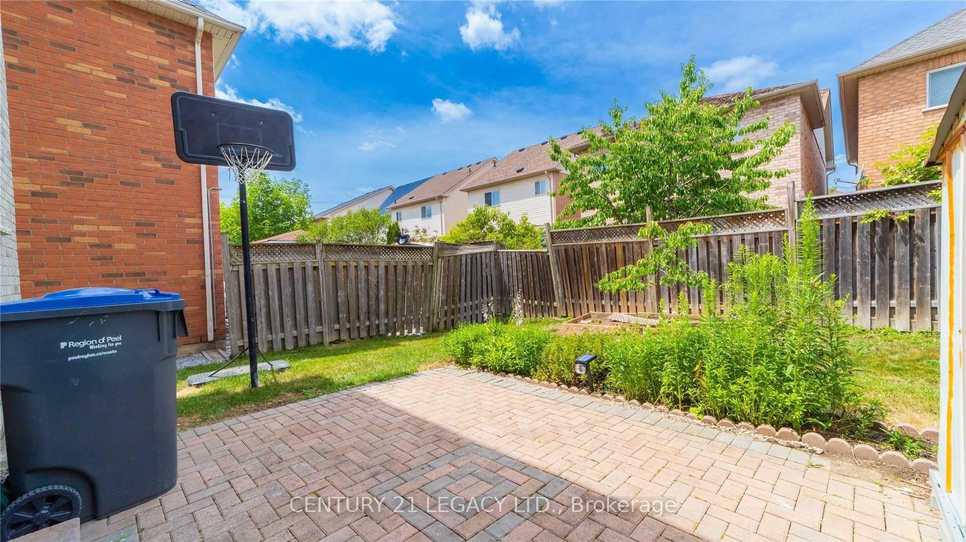 Photo 10 of 47 Pauline Crescent, Brampton, Fletcher's Meadow — HOMEH