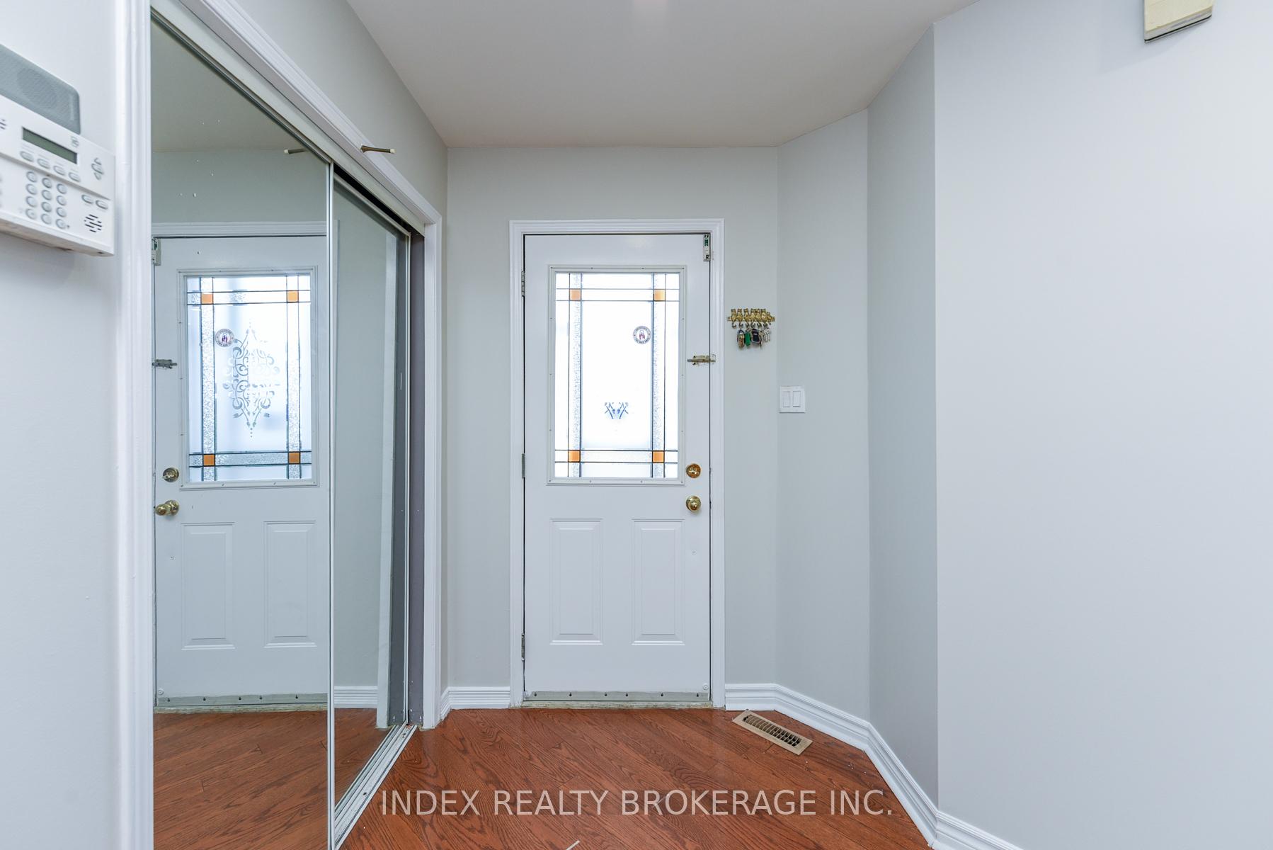 Photo 3 of 81 Mullis Crescent, Brampton, Fletcher's West — HOMEH