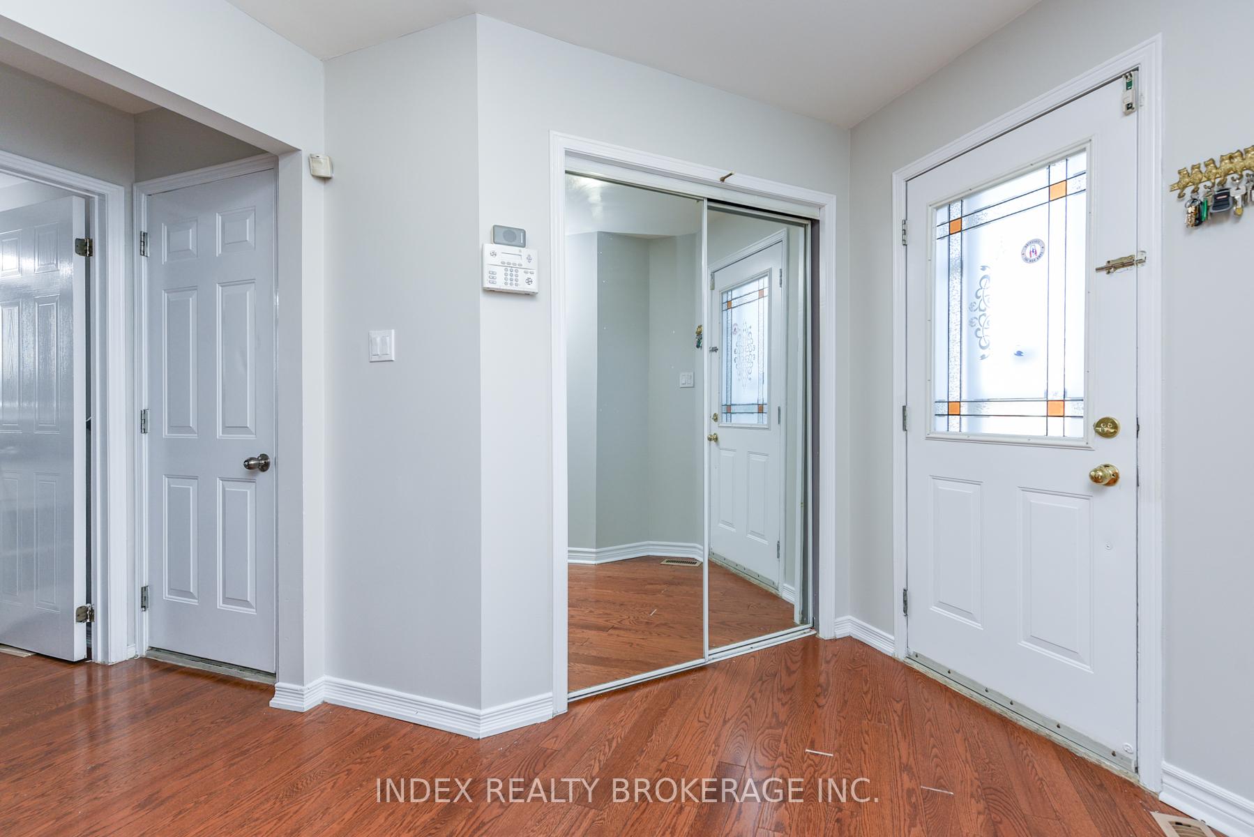 Photo 4 of 81 Mullis Crescent, Brampton, Fletcher's West — HOMEH