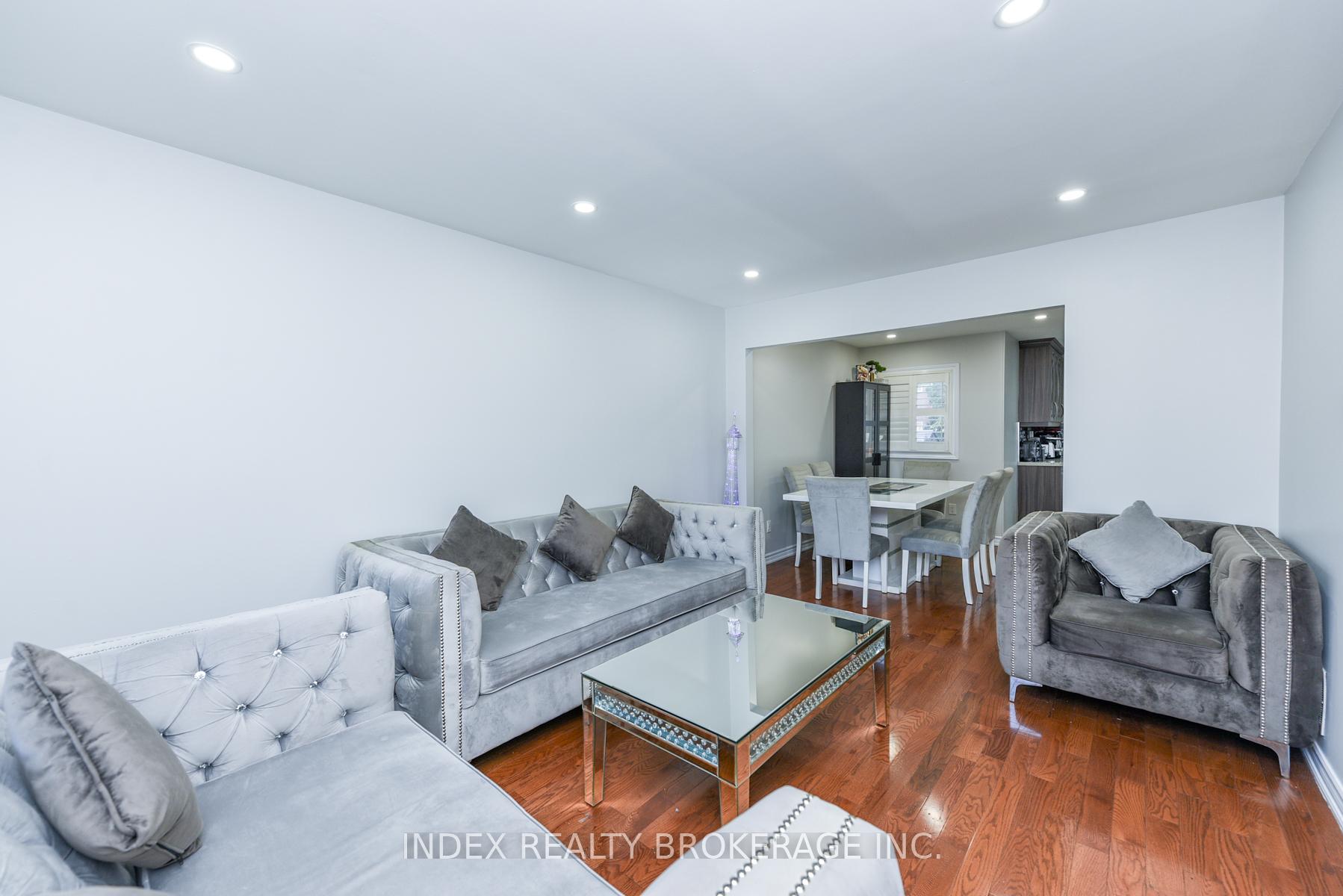 Photo 5 of 81 Mullis Crescent, Brampton, Fletcher's West — HOMEH