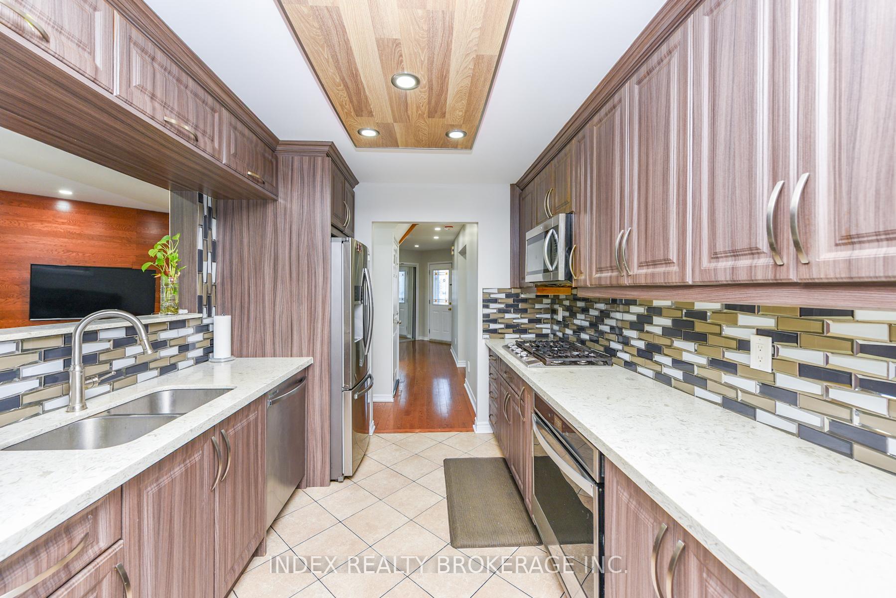 Photo 15 of 81 Mullis Crescent, Brampton, Fletcher's West — HOMEH