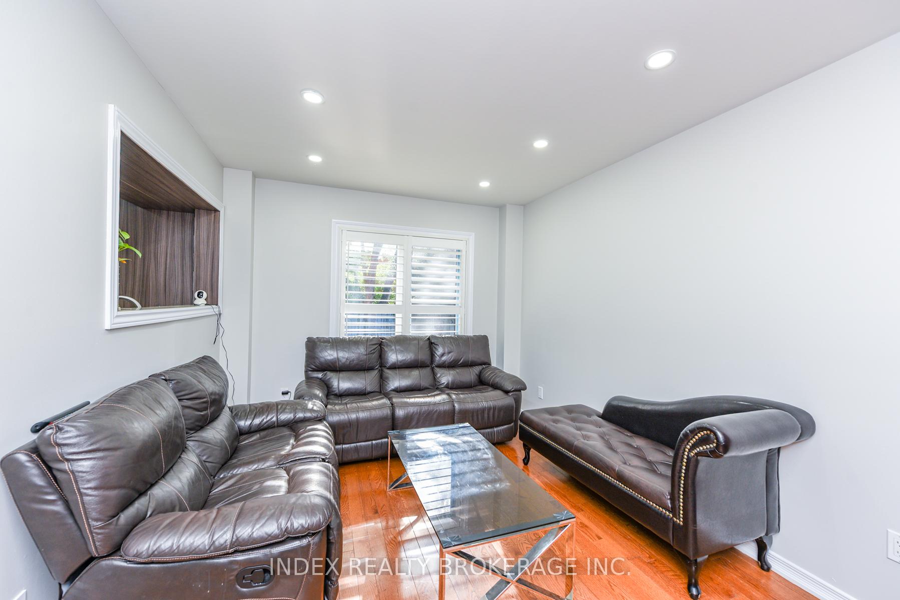 Photo 18 of 81 Mullis Crescent, Brampton, Fletcher's West — HOMEH