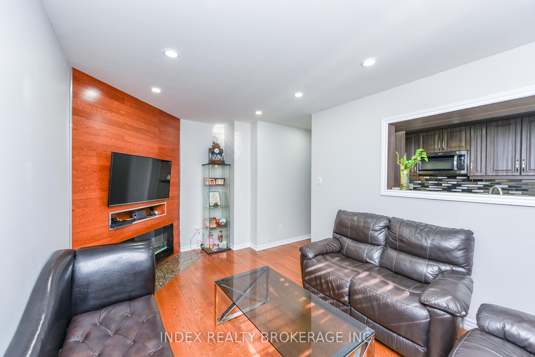 Photo 19 of 81 Mullis Crescent, Brampton, Fletcher's West — HOMEH