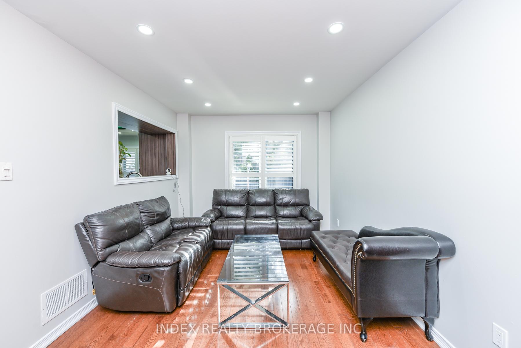 Photo 20 of 81 Mullis Crescent, Brampton, Fletcher's West — HOMEH