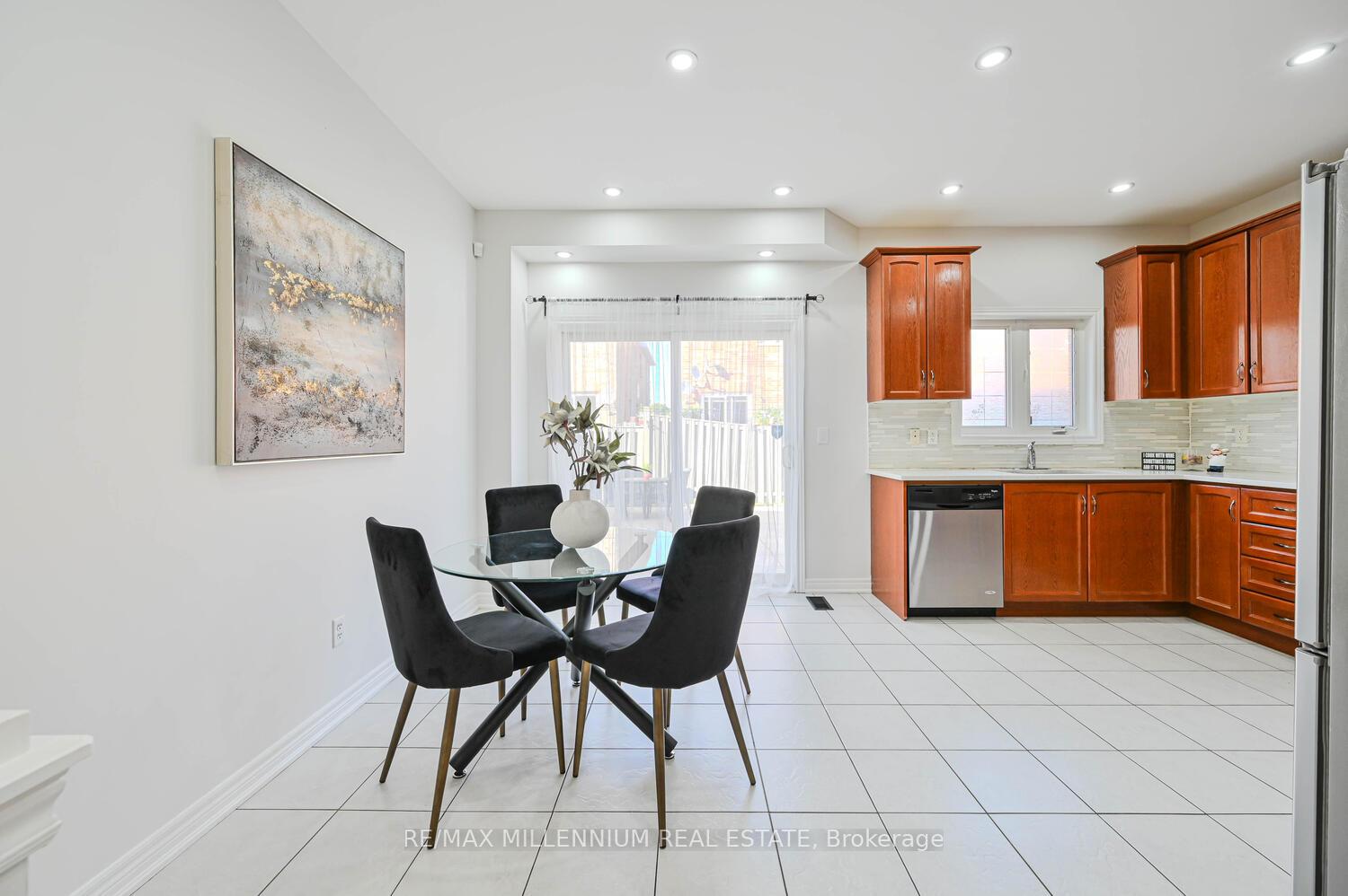 Photo 9 of 56 Attview Crescent, Brampton, Bram East — HOMEH