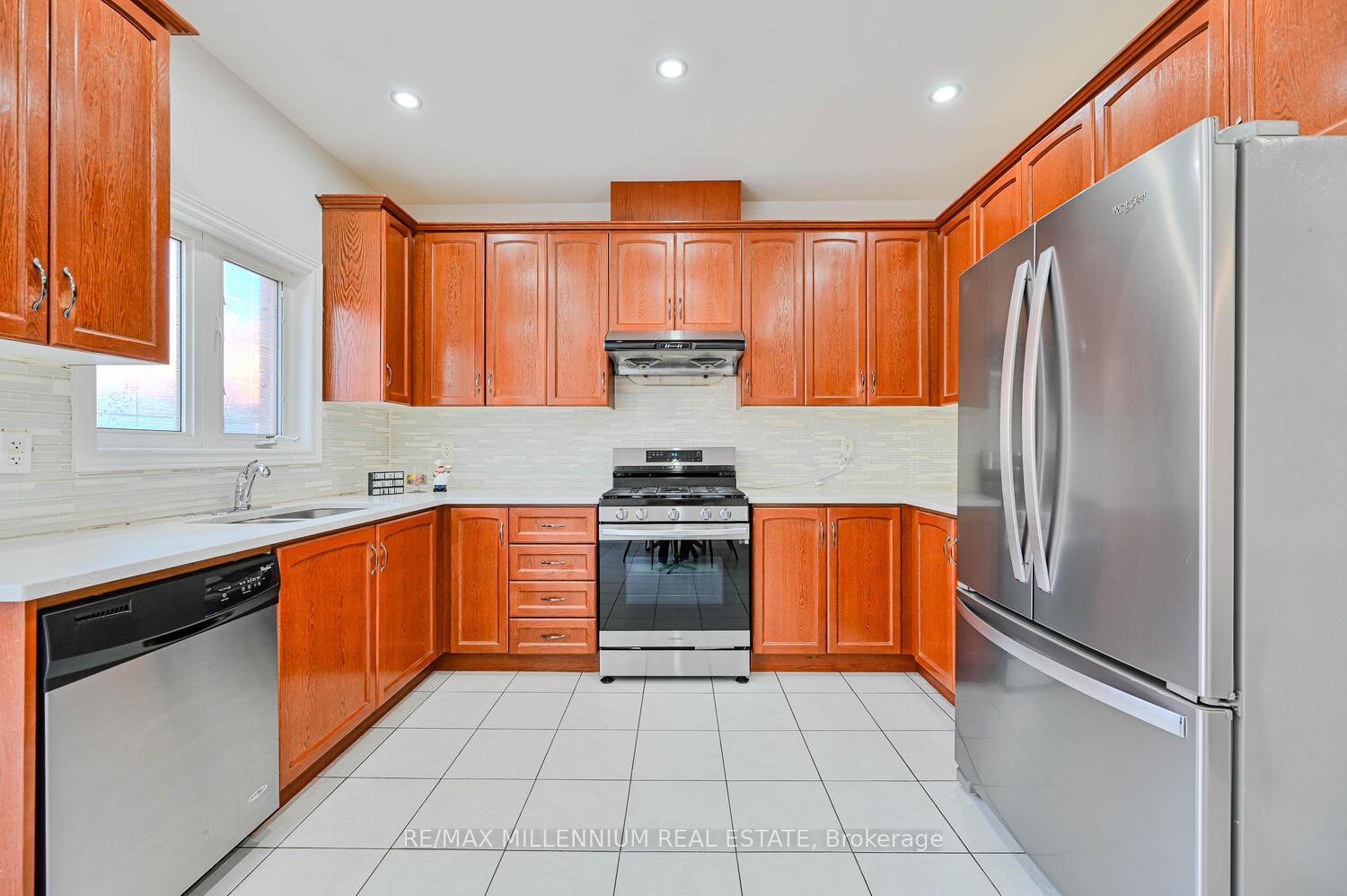 Photo 11 of 56 Attview Crescent, Brampton, Bram East — HOMEH