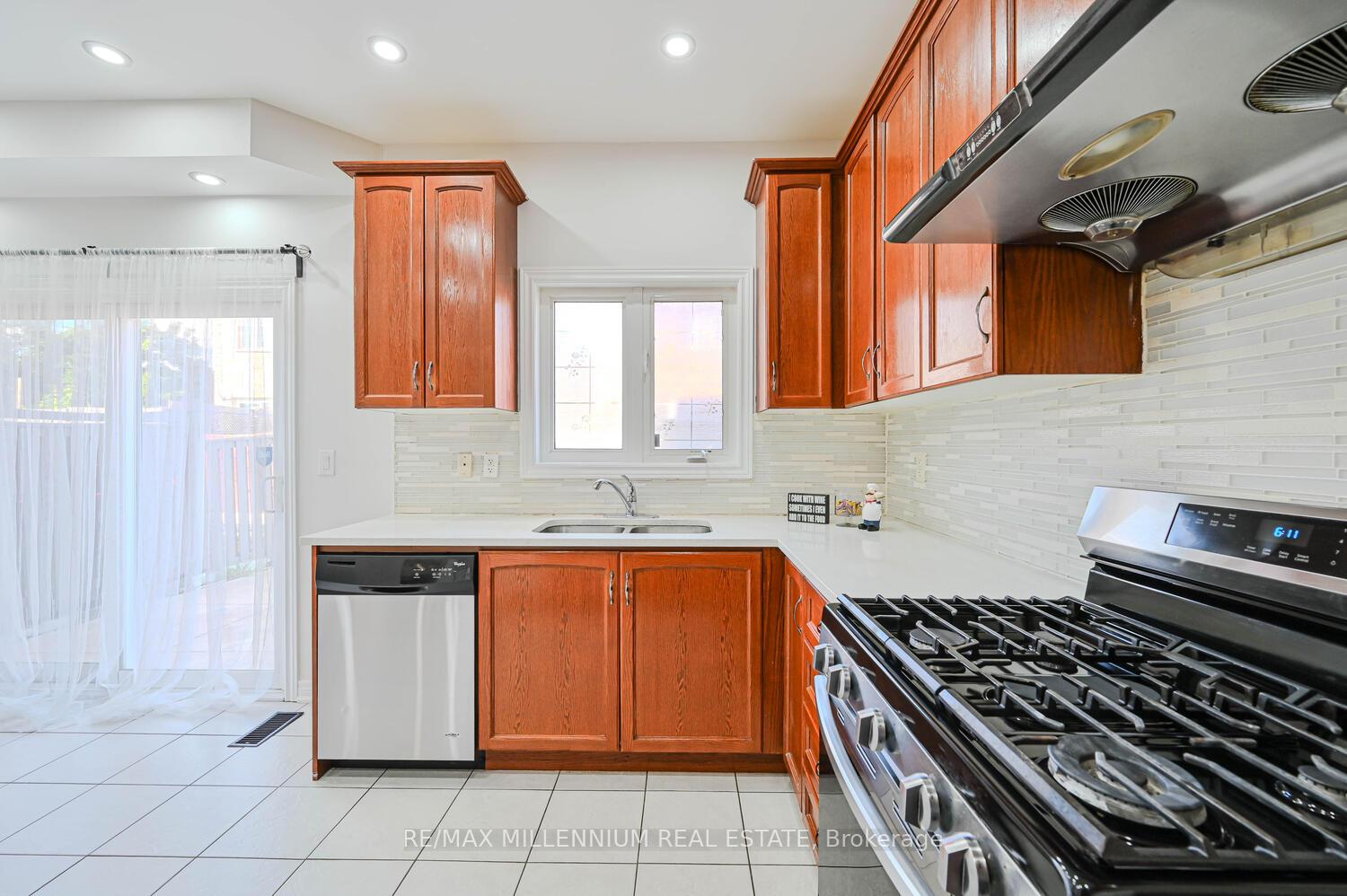 Photo 12 of 56 Attview Crescent, Brampton, Bram East — HOMEH