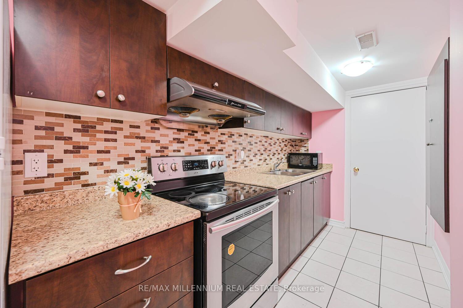 Photo 33 of 56 Attview Crescent, Brampton, Bram East — HOMEH