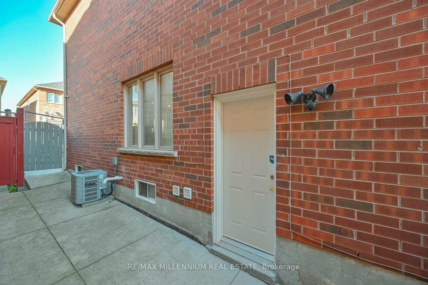 Photo 40 of 56 Attview Crescent, Brampton, Bram East — HOMEH