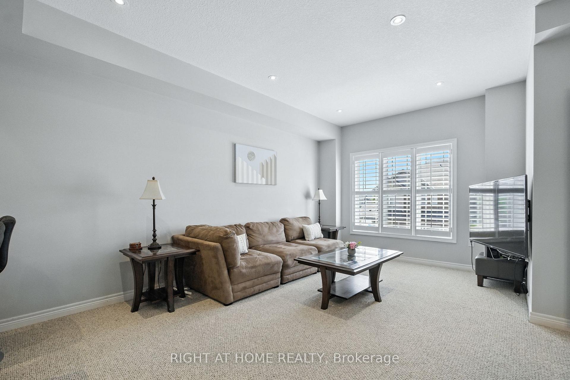 Photo 12 of 3 Bloom Crescent, Hamilton, Stoney Creek Mountain — HOMEH