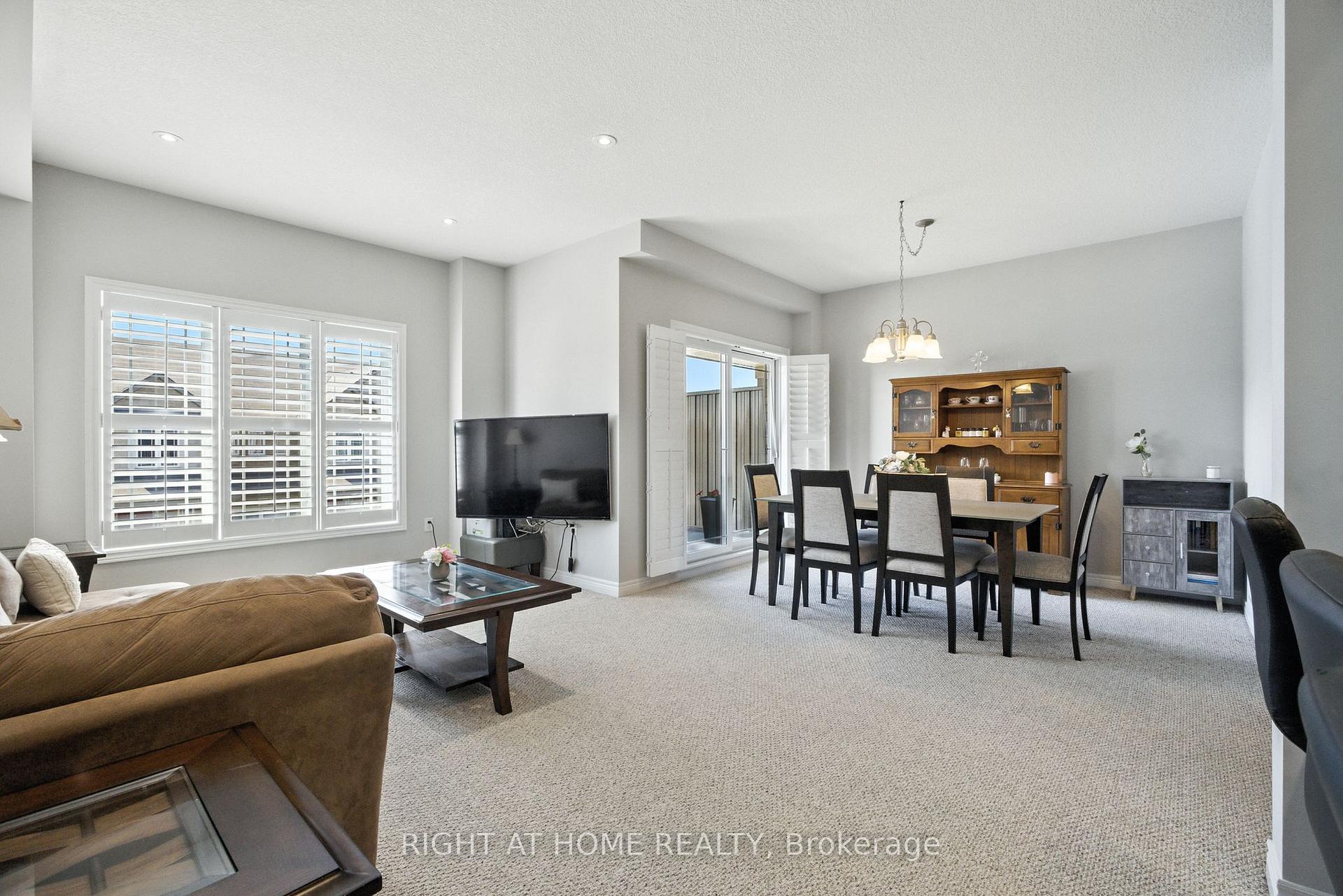 Photo 13 of 3 Bloom Crescent, Hamilton, Stoney Creek Mountain — HOMEH
