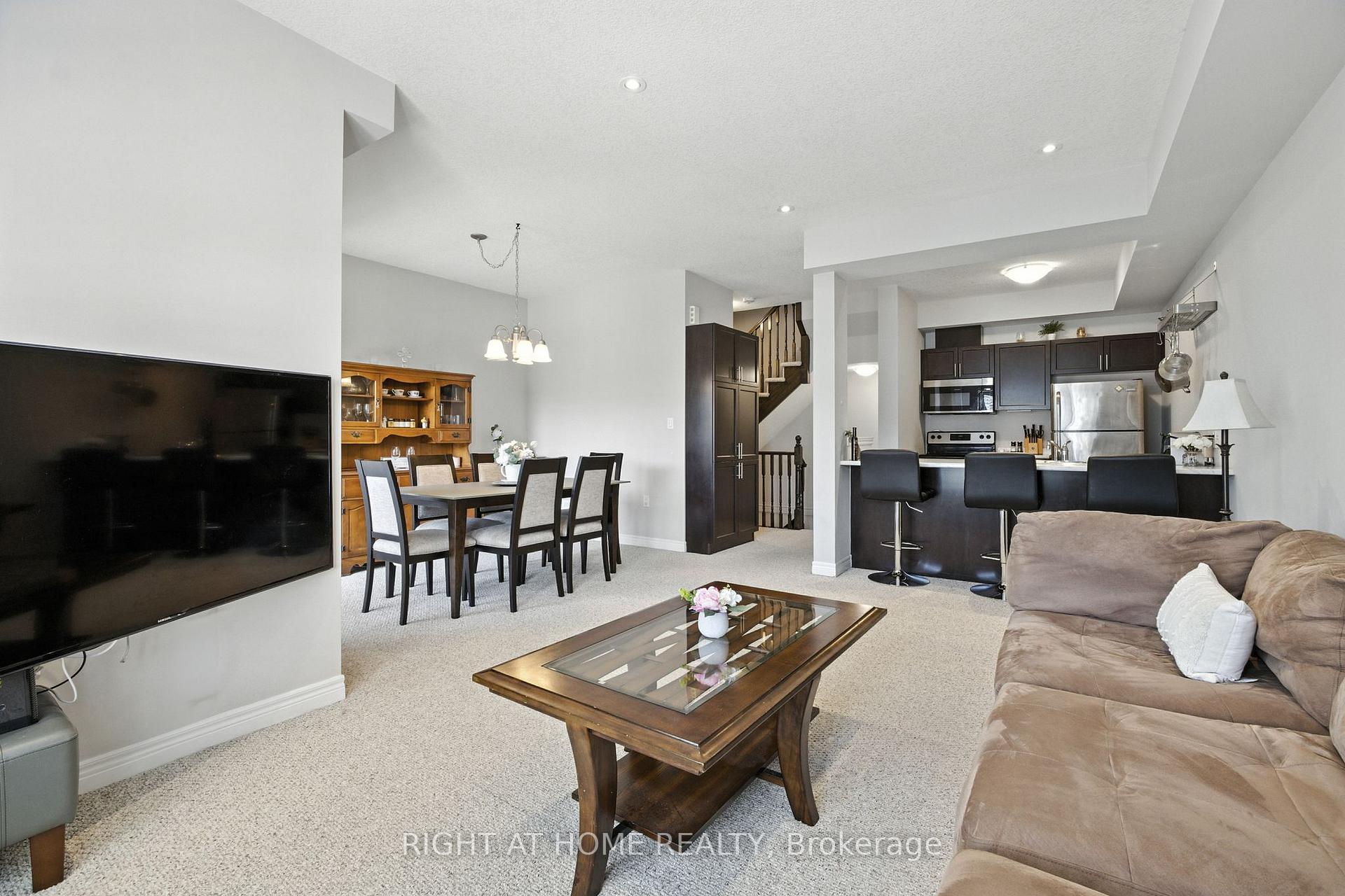 Photo 14 of 3 Bloom Crescent, Hamilton, Stoney Creek Mountain — HOMEH