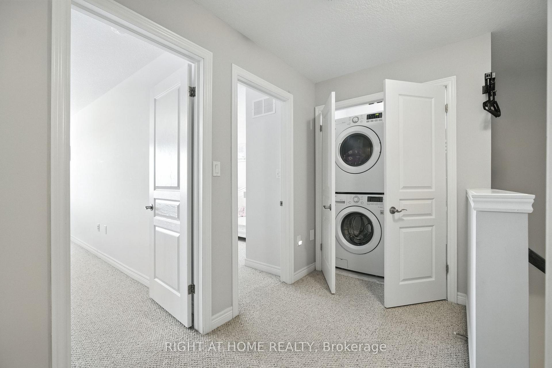 Photo 19 of 3 Bloom Crescent, Hamilton, Stoney Creek Mountain — HOMEH