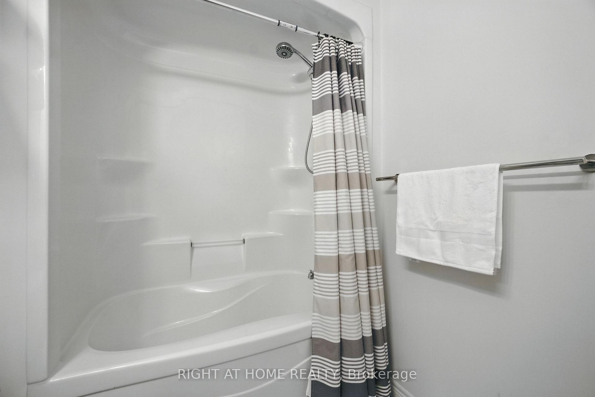 Photo 25 of 3 Bloom Crescent, Hamilton, Stoney Creek Mountain — HOMEH