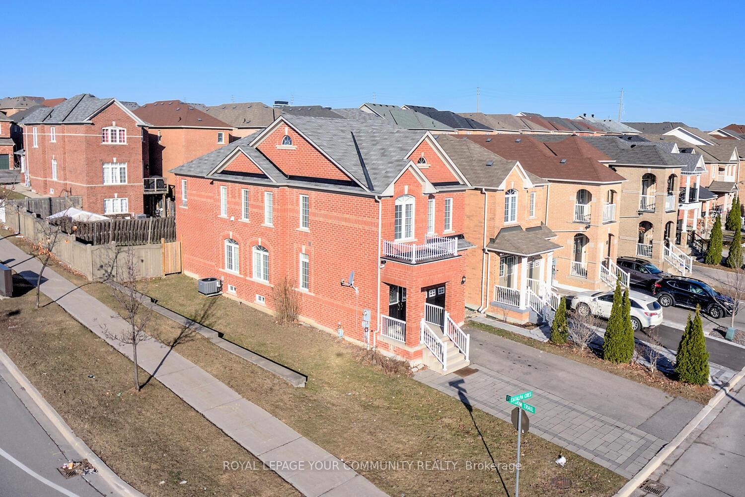 Photo 2 of 2 Catalpa Crescent, Vaughan, Patterson — HOMEH