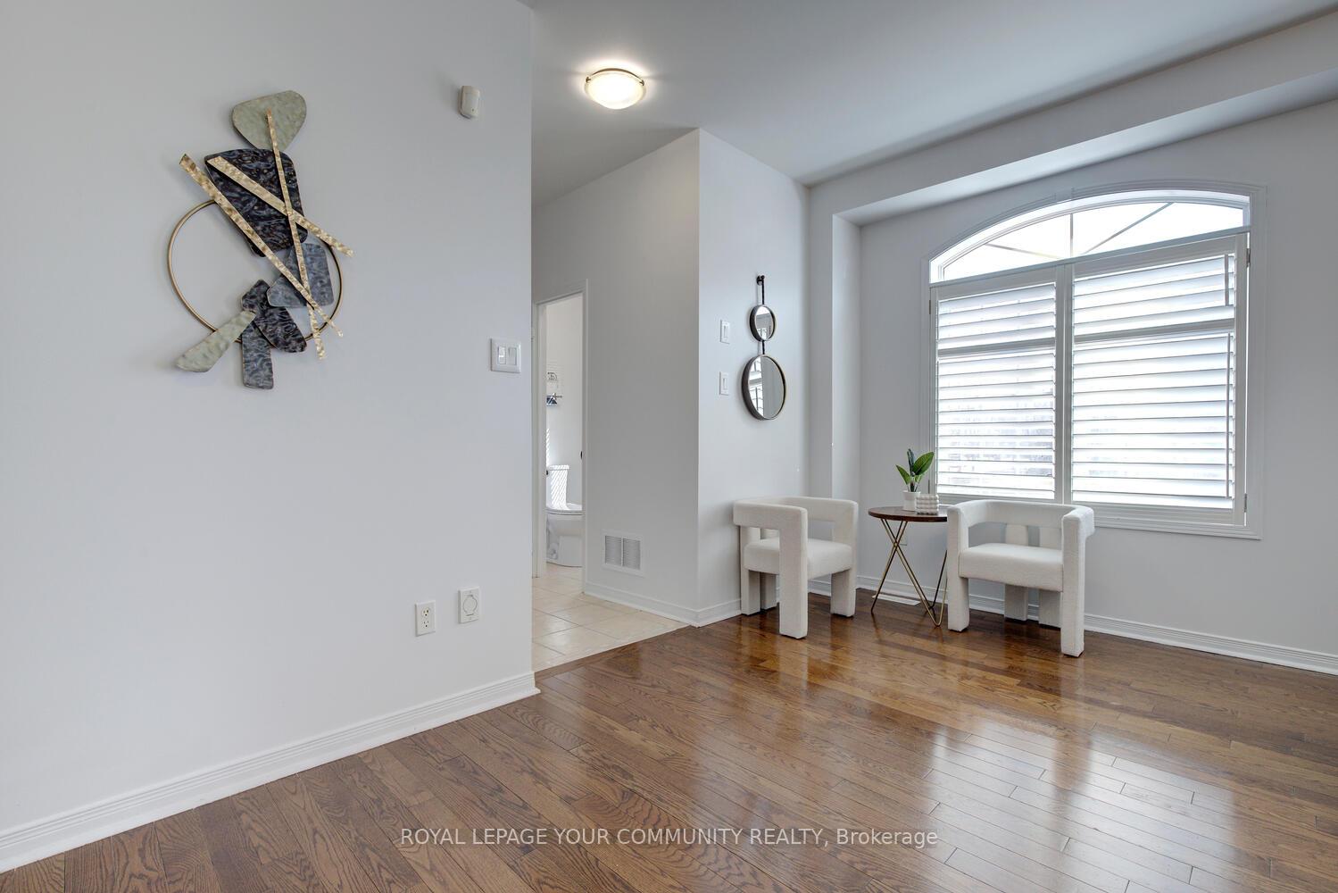 Photo 6 of 2 Catalpa Crescent, Vaughan, Patterson — HOMEH