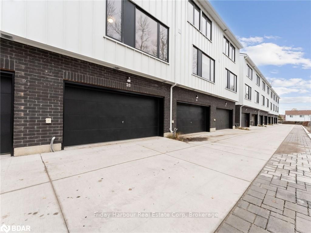 Photo 5 of 28 Rainwater Drive, Barrie, Holly — HOMEH