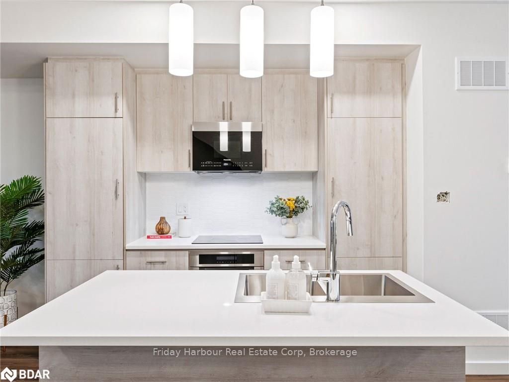 Photo 11 of 28 Rainwater Drive, Barrie, Holly — HOMEH