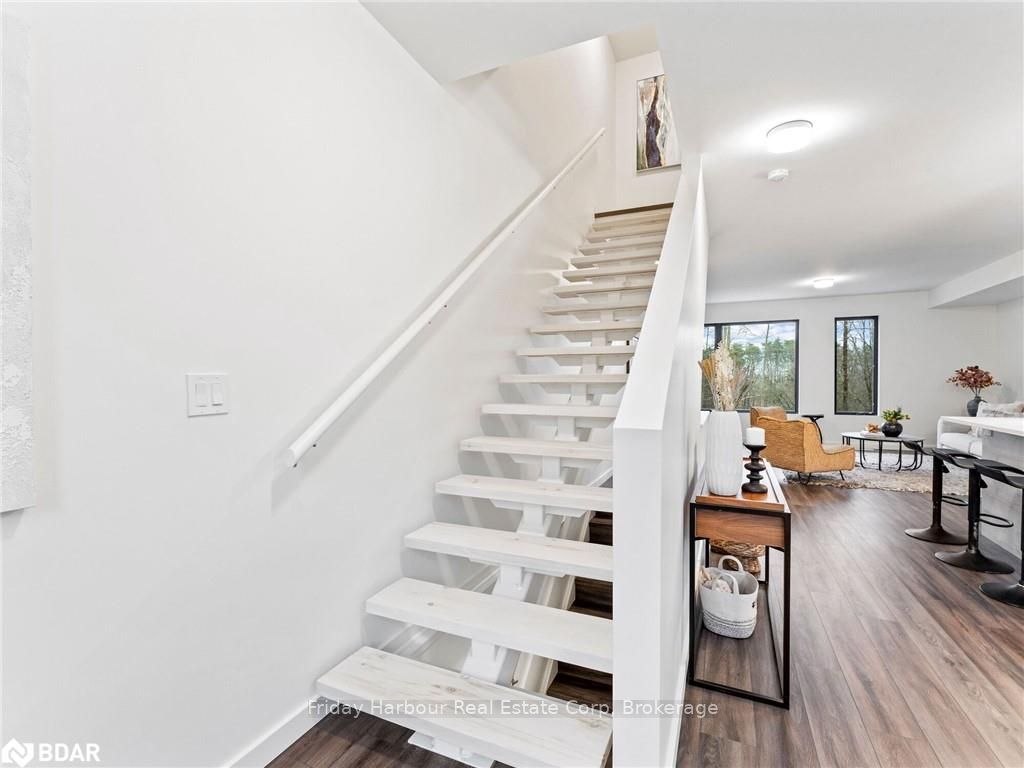 Photo 15 of 28 Rainwater Drive, Barrie, Holly — HOMEH