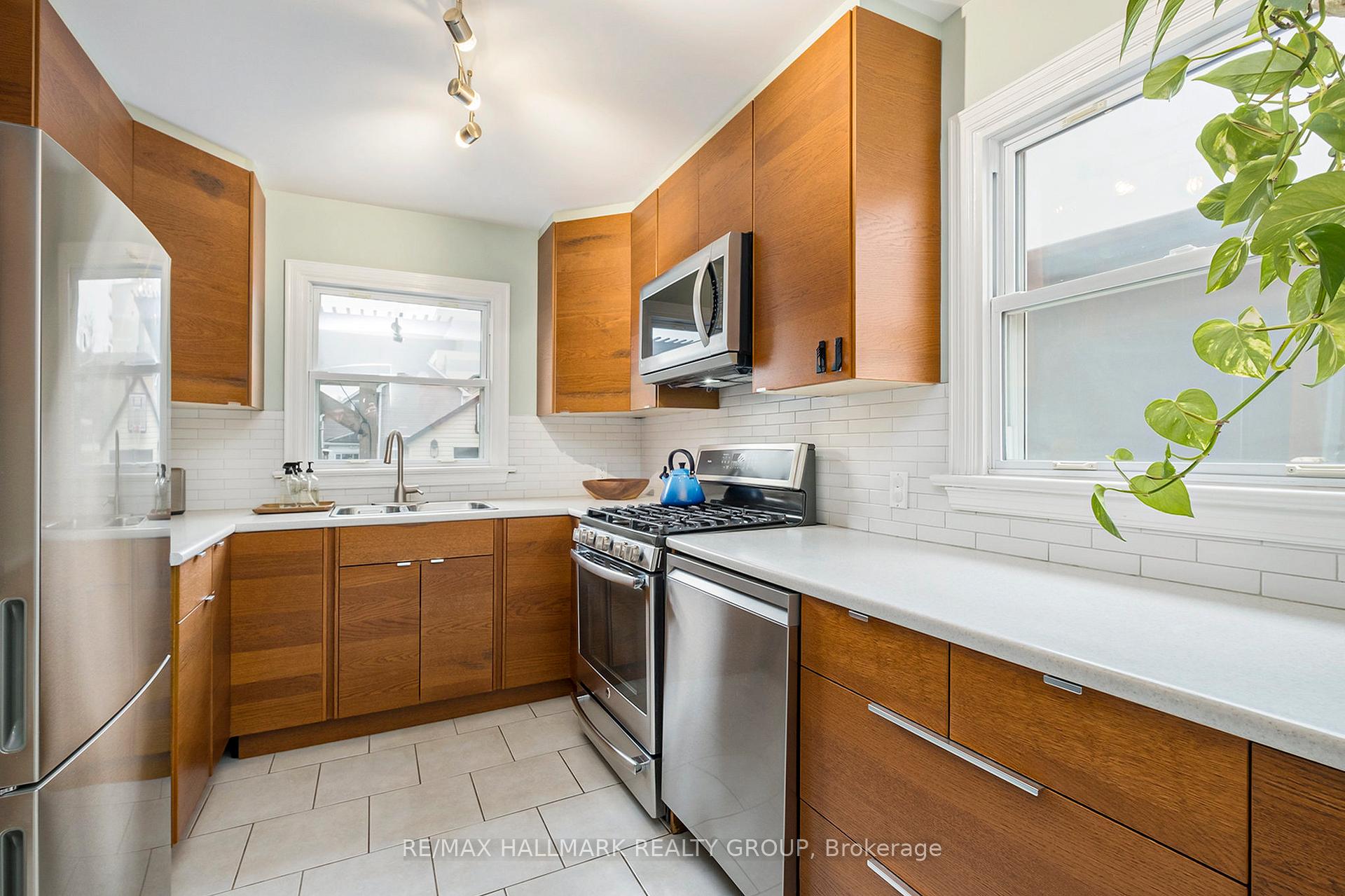 Photo 10 of 380 Whitby Avenue, Ottawa, Westboro West — HOMEH