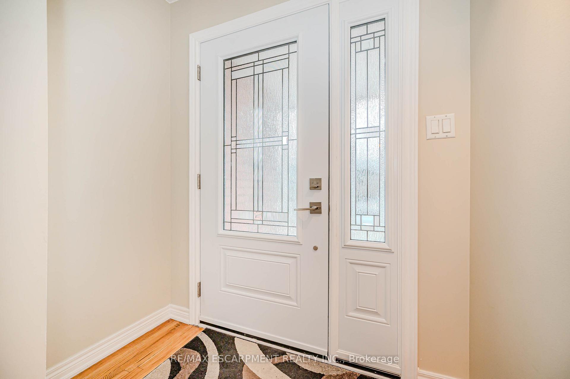 Photo 3 of 2187 Melissa Crescent, Burlington, Brant Hills — HOMEH